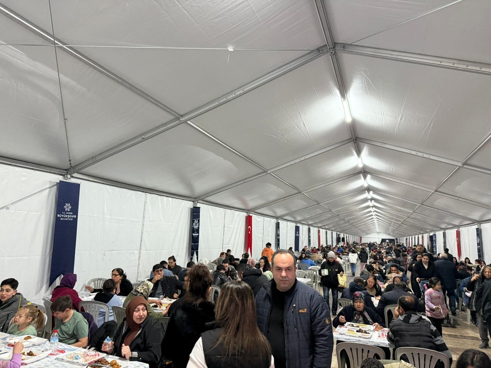 Başkan Çerçioğlu Her Gün Binlerce Vatandaşı Iftar Sofralarında Buluşturmaya Devam Ediyor (2)