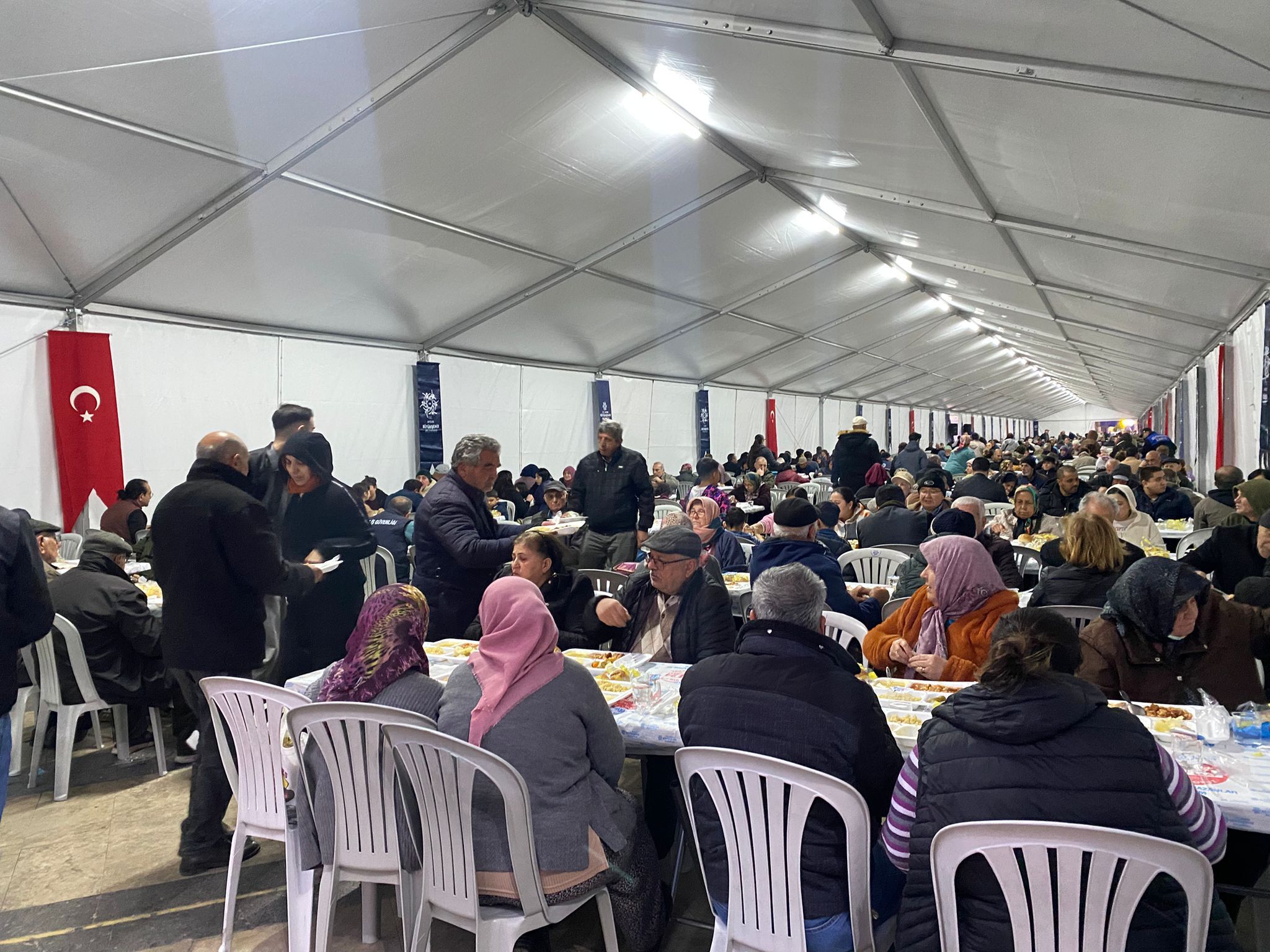 Başkan Çerçioğlu Her Gün Binlerce Vatandaşı Iftar Sofralarında Buluşturmaya Devam Ediyor (3)-1