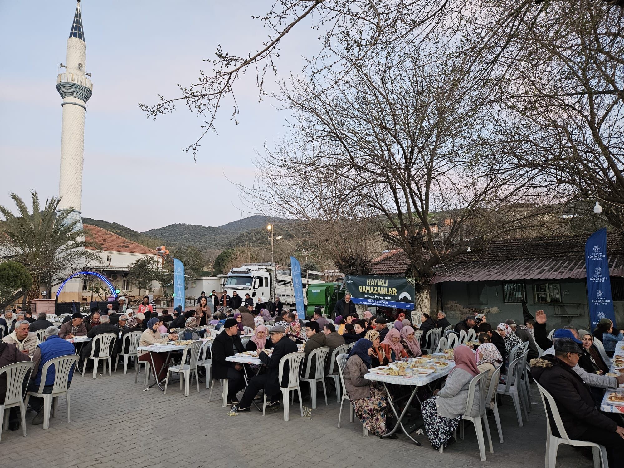 Başkan Çerçioğlu Her Gün Binlerce Vatandaşı Iftar Sofralarında Buluşturmaya Devam Ediyor (4)-1