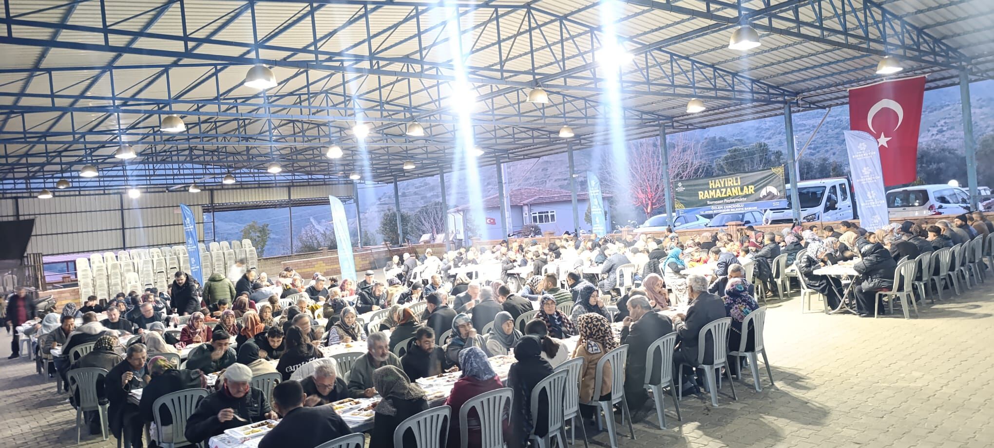 Başkan Çerçioğlu Her Gün Binlerce Vatandaşı Iftar Sofralarında Buluşturmaya Devam Ediyor (4)