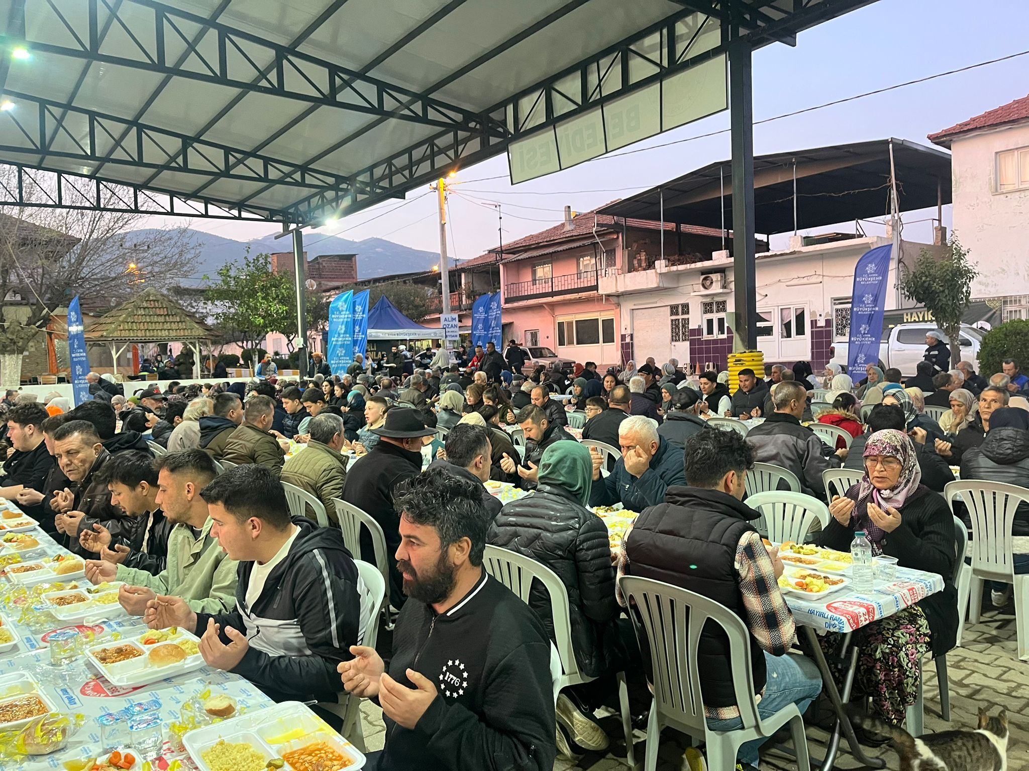 Başkan Çerçioğlu Her Gün Binlerce Vatandaşı Iftar Sofralarında Buluşturmaya Devam Ediyor (5)-1