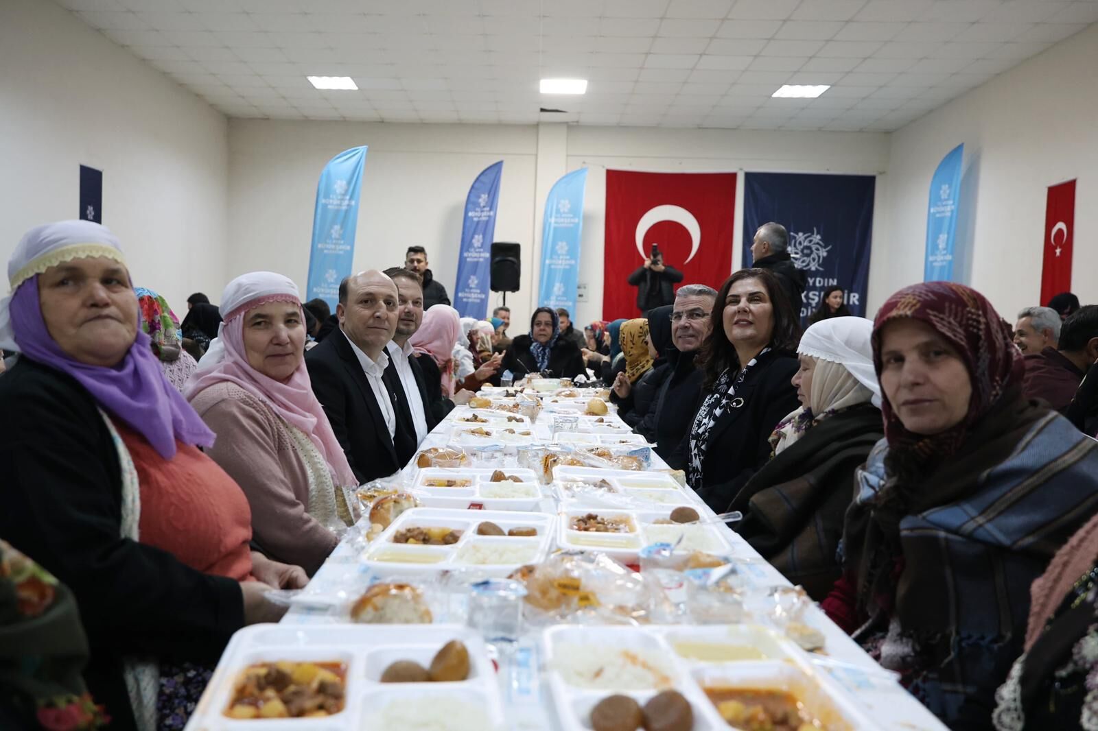 Başkan Çerçioğlu Iftarda Vatandaşlarla Bir Araya Geldi (1)