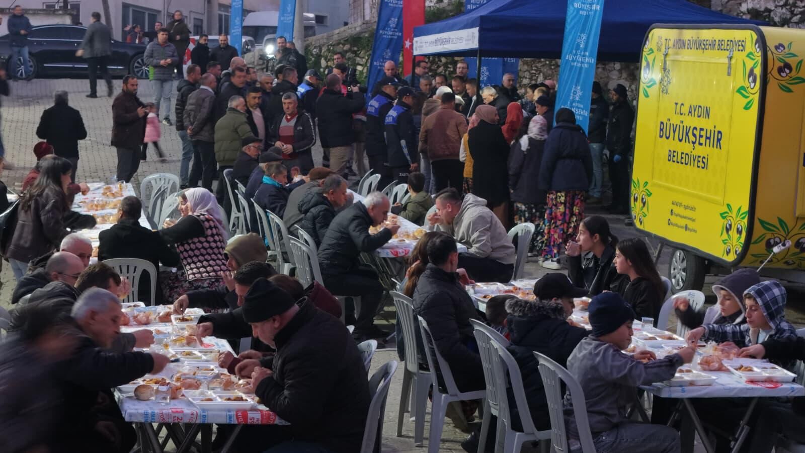 Başkan Çerçioğlu Iftarda Vatandaşlarla Bir Araya Geldi (6)