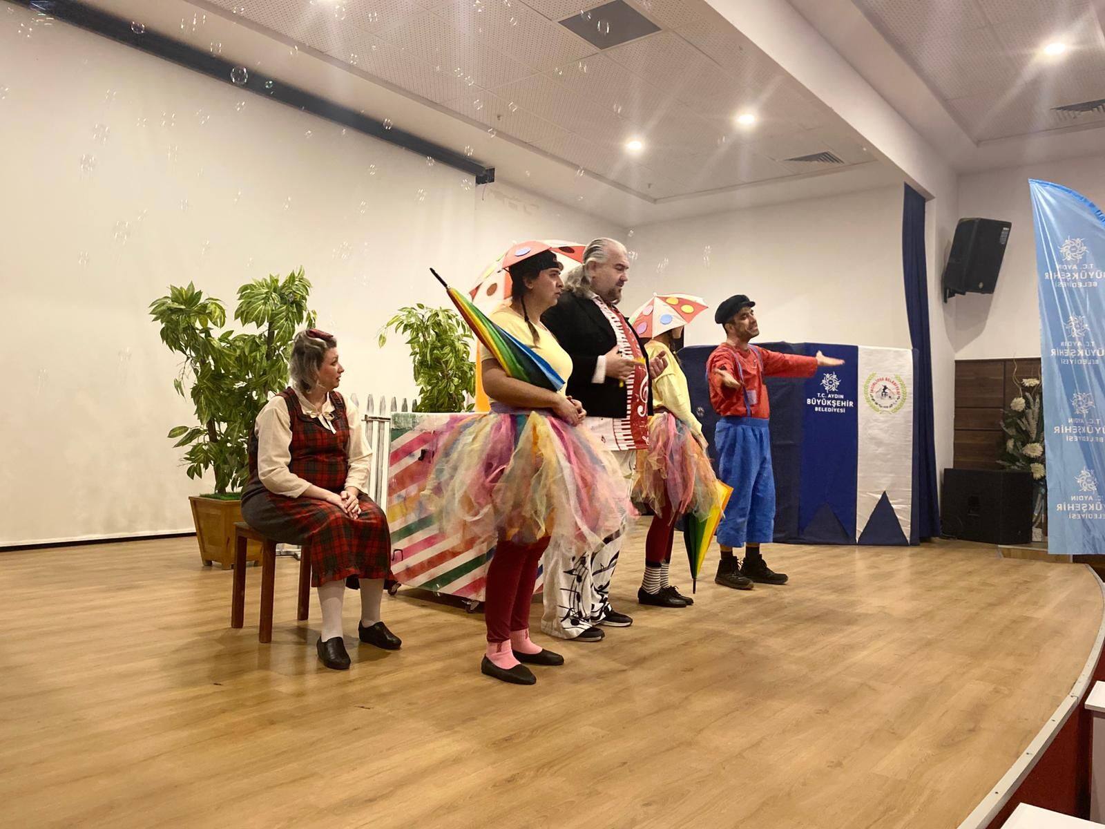 Başkan Çerçioğlu İncirliova’da Çocukları Tiyatro Ile Buluşturdu (6)