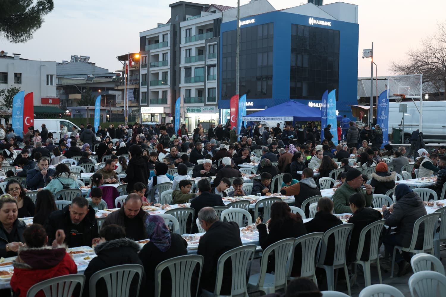 Başkan Çerçioğlu Ramazan Ayının Bereketini Aydın’ın Dört Bir Yanına Taşımayı Sürdürüyor (5)