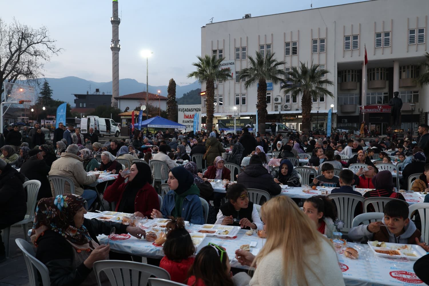 Başkan Çerçioğlu Ramazan Ayının Bereketini Aydın’ın Dört Bir Yanına Taşımayı Sürdürüyor (8)
