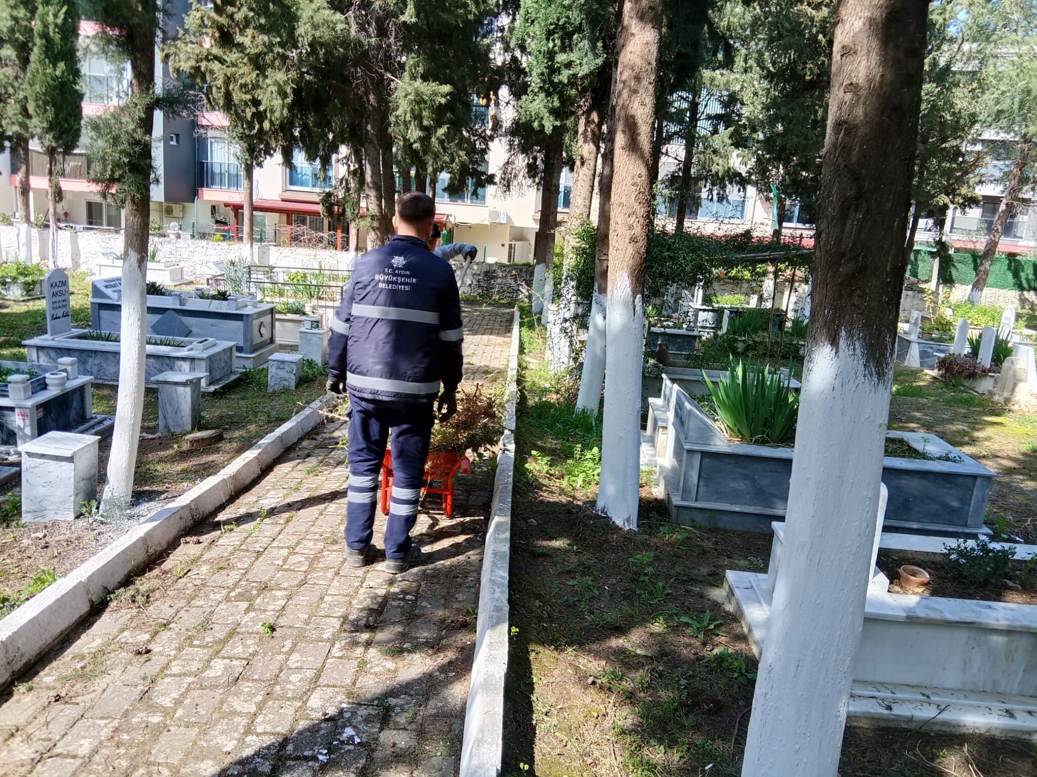 Başkan Çerçioğlu Talimat Verdi, Aydın’da Mezarlıklar Bayrama Hazırlandı (11)