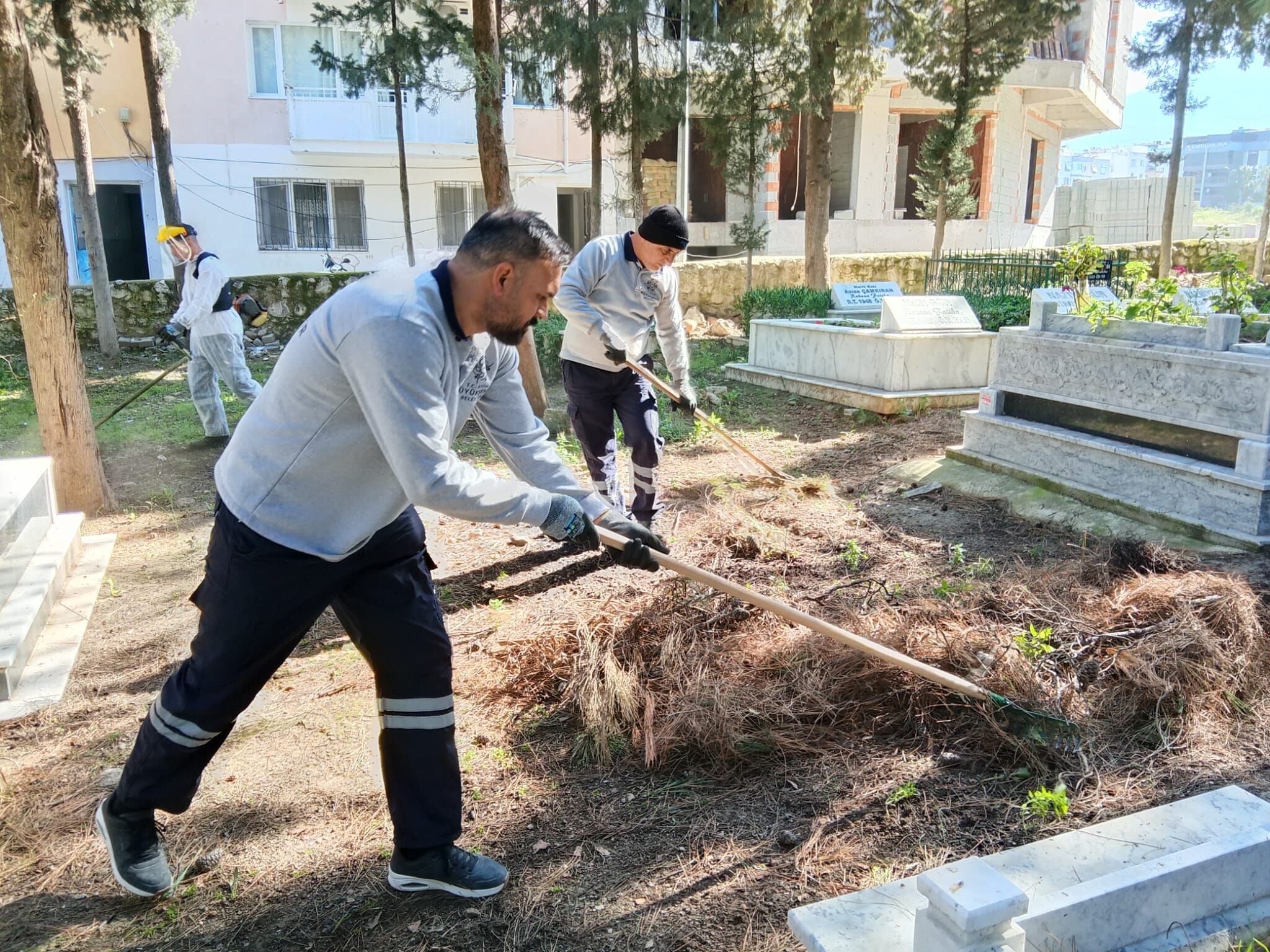 Başkan Çerçioğlu Talimat Verdi, Aydın’da Mezarlıklar Bayrama Hazırlandı (15)