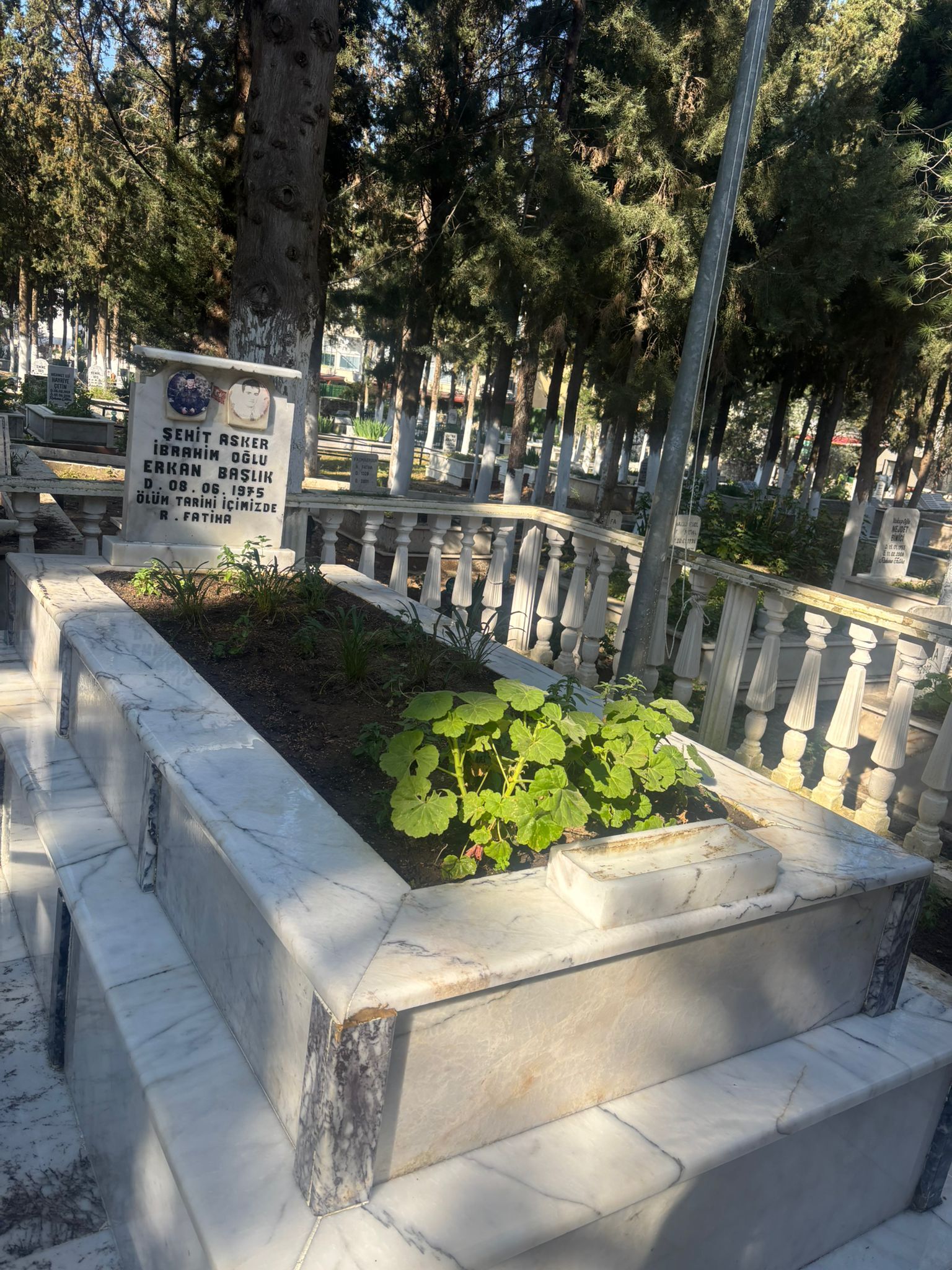 Başkan Çerçioğlu Talimat Verdi, Aydın’da Mezarlıklar Bayrama Hazırlandı (17)