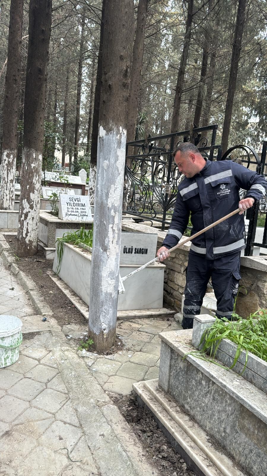 Başkan Çerçioğlu Talimat Verdi, Aydın’da Mezarlıklar Bayrama Hazırlandı (19)