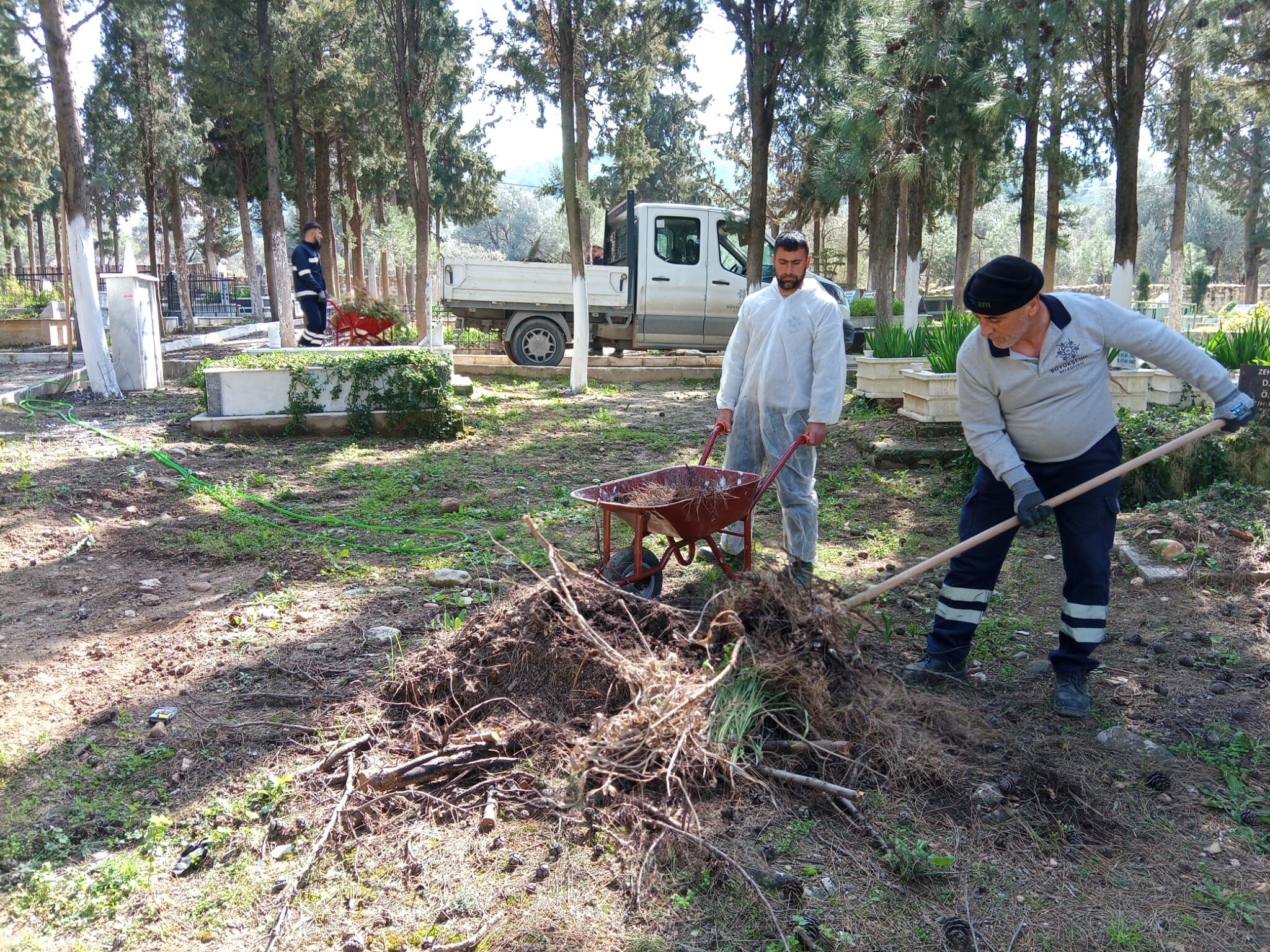 Başkan Çerçioğlu Talimat Verdi, Aydın’da Mezarlıklar Bayrama Hazırlandı (6)