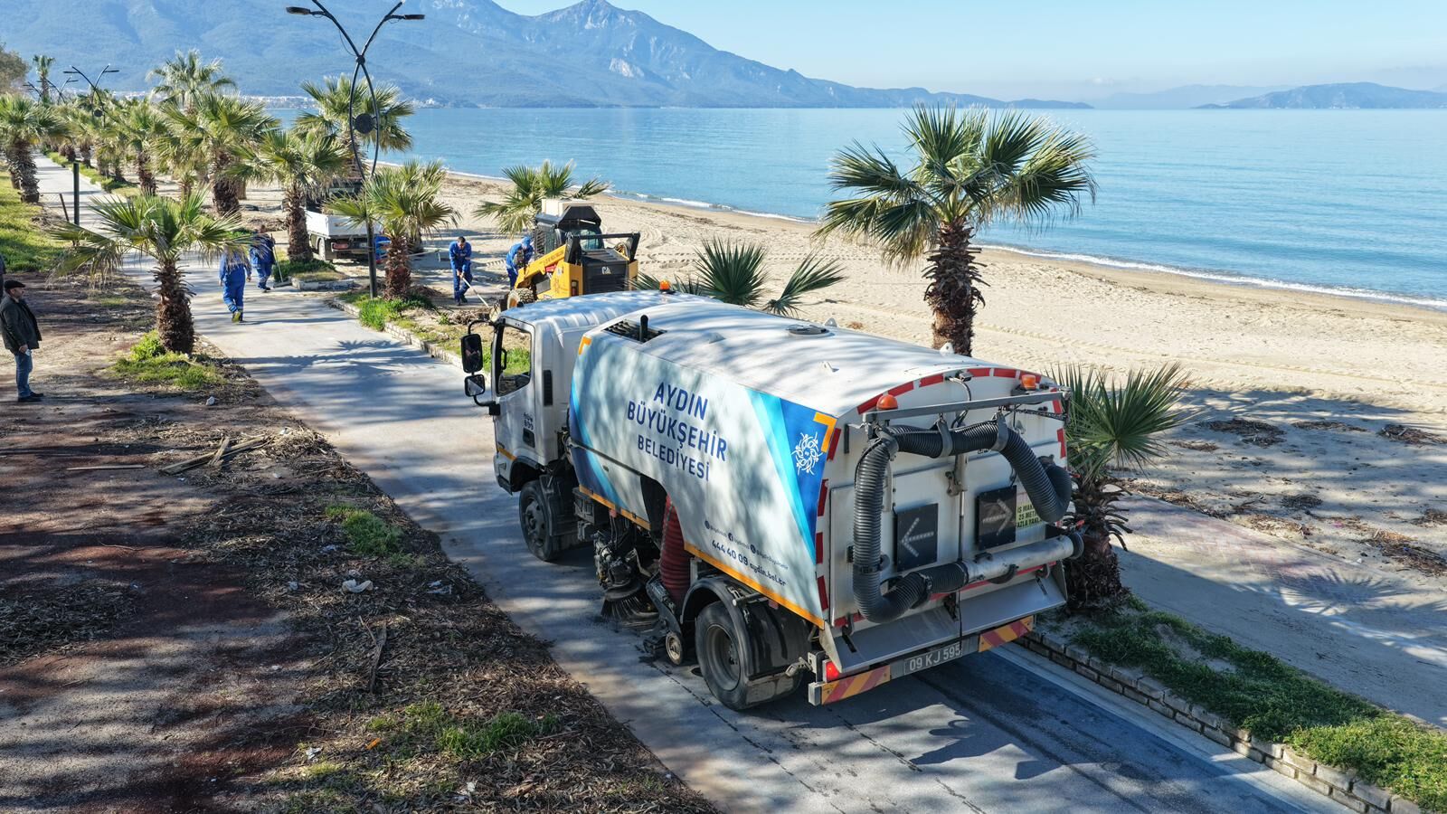 Başkan Çerçioğlu Talimat Verdi, Kuşadası Sevgi Yolu Pırıl Pırıl Oldu (8)