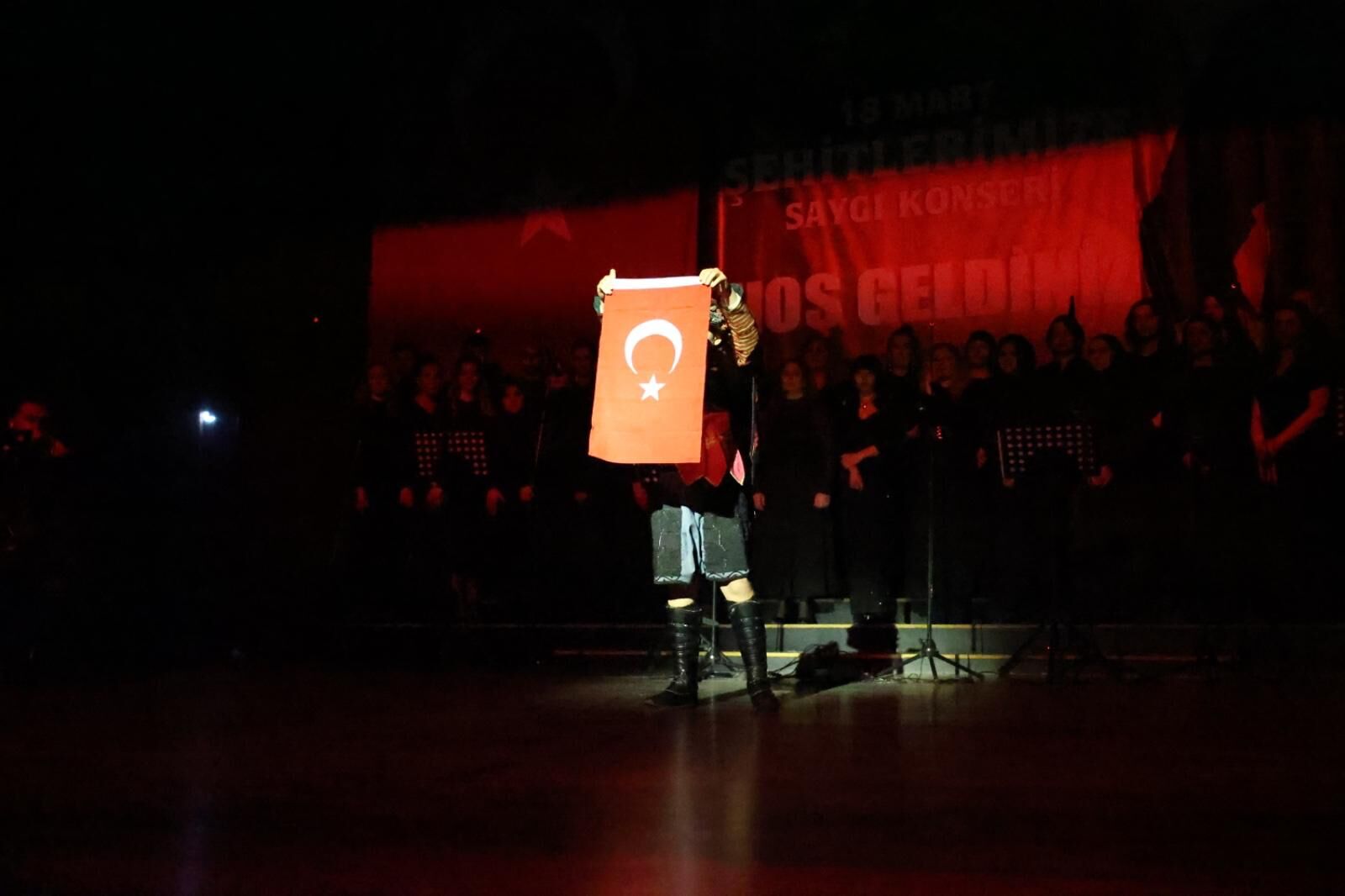 Başkan Çerçioğlu Vatandaşları 18 Mart Şehitlerimize Saygı Konseri Ile Buluşturdu (2)