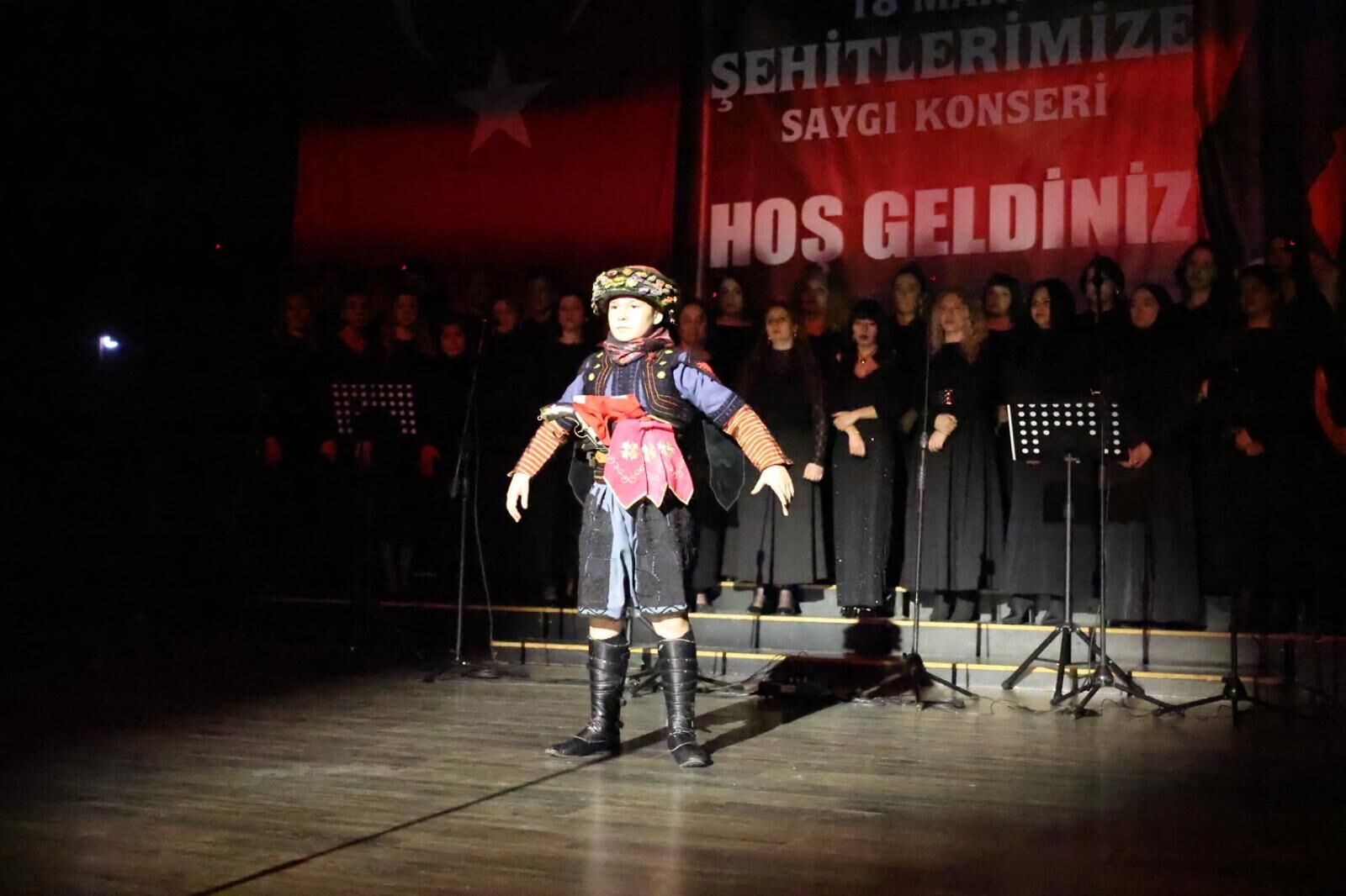 Başkan Çerçioğlu Vatandaşları 18 Mart Şehitlerimize Saygı Konseri Ile Buluşturdu (3)