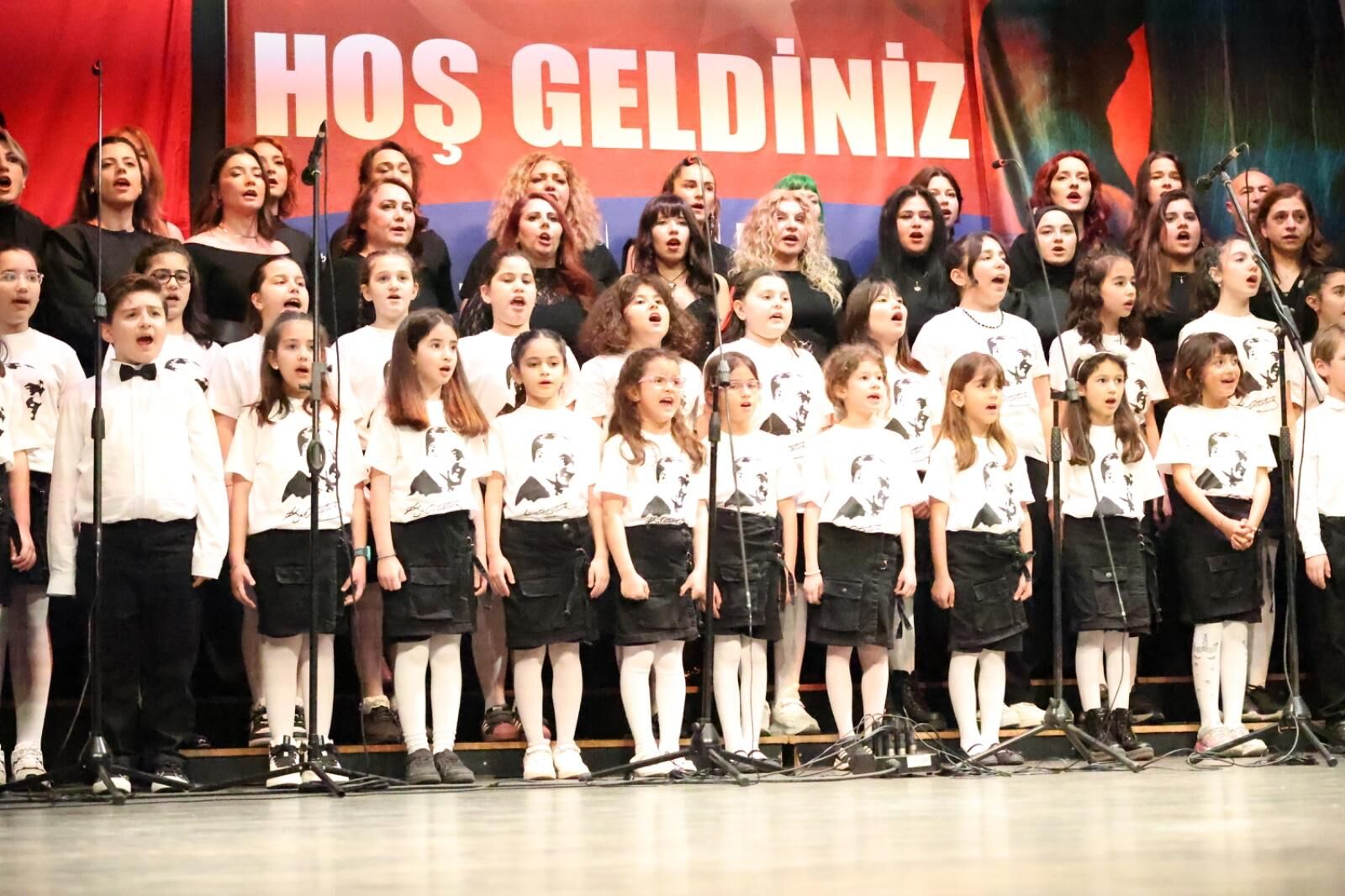 Başkan Çerçioğlu Vatandaşları 18 Mart Şehitlerimize Saygı Konseri Ile Buluşturdu (5)