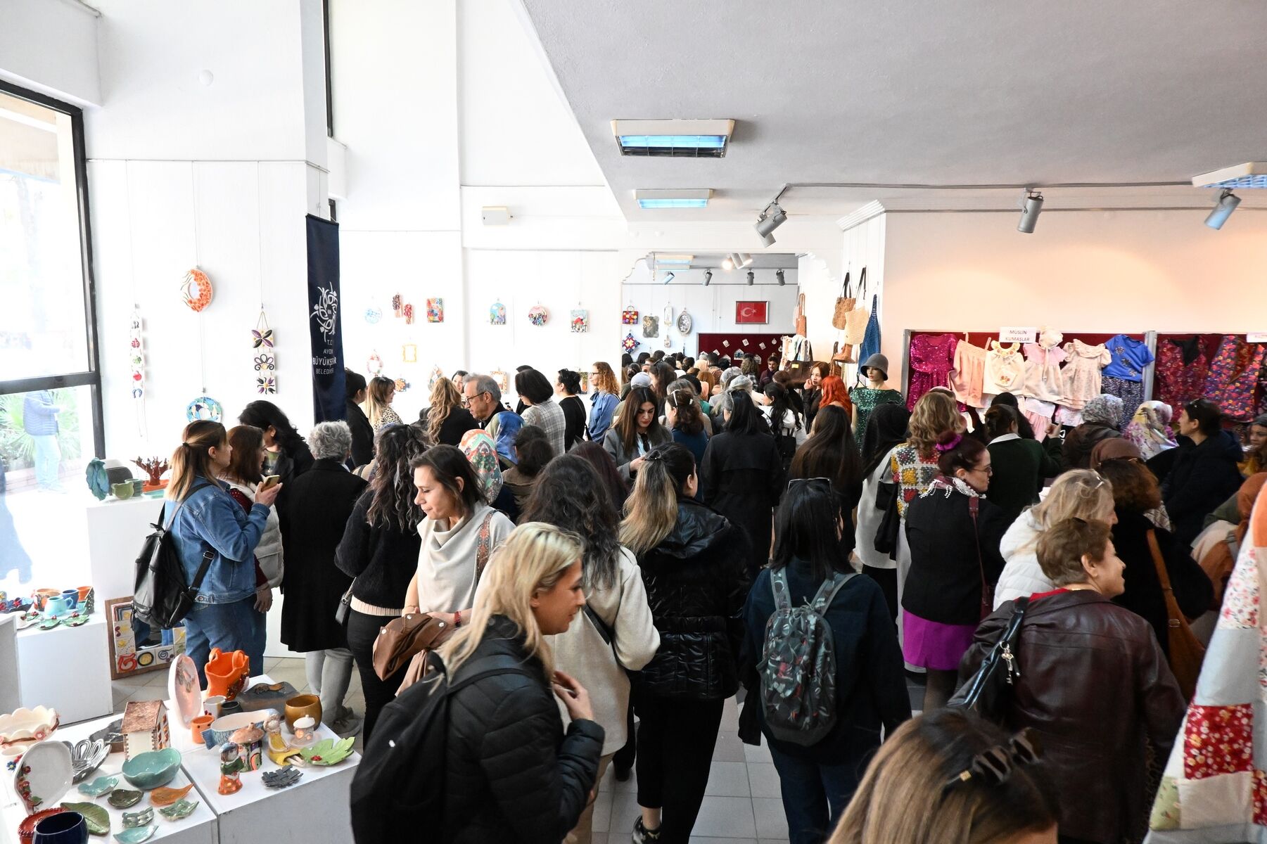 Başkan Çerçioğlu’ndan 8 Mart Dünya Kadınlar Günü’nde “Kadının İzi” Sergisi (2)