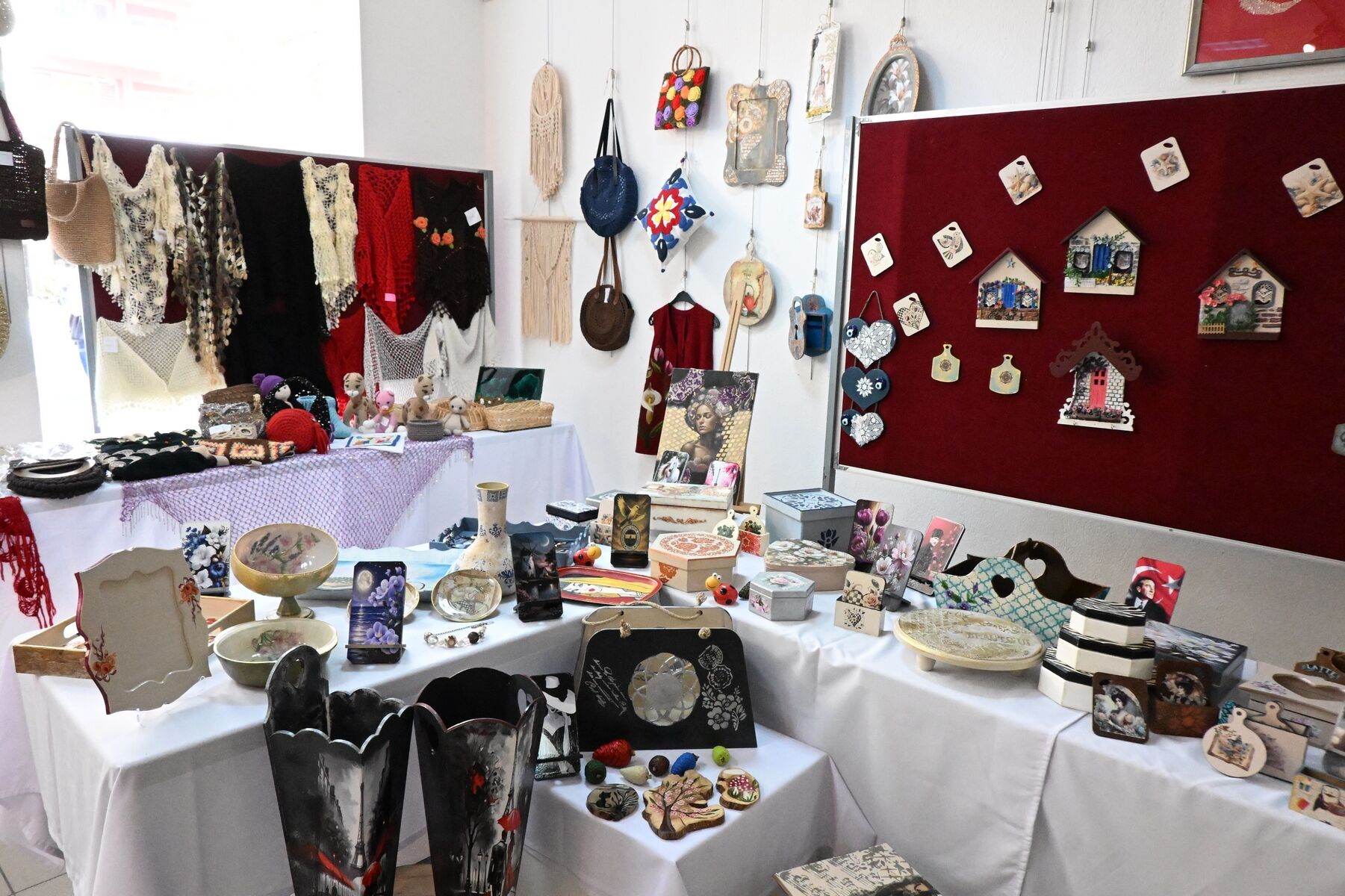 Başkan Çerçioğlu’ndan 8 Mart Dünya Kadınlar Günü’nde “Kadının İzi” Sergisi (4)