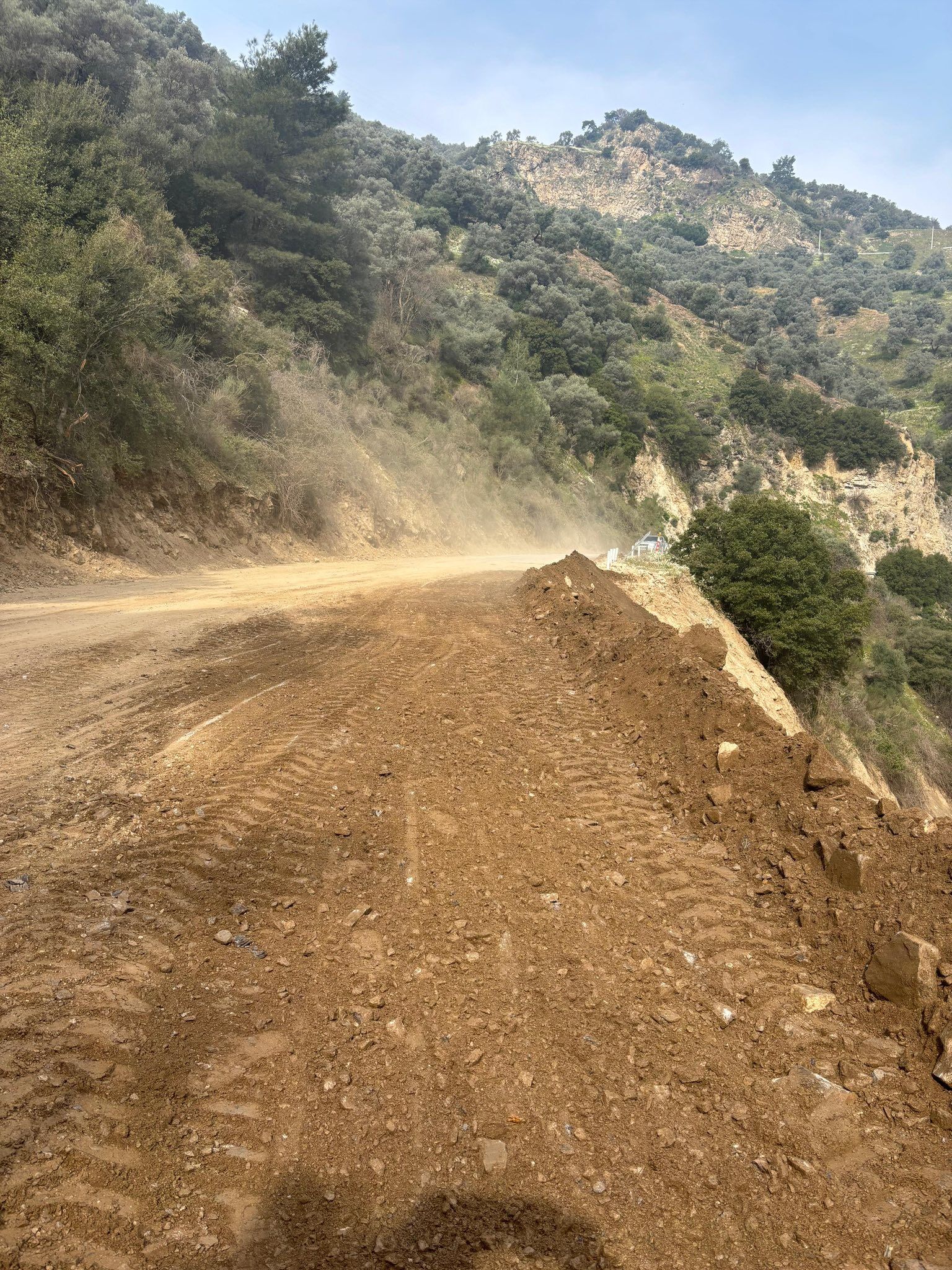 Başkan Çerçioğlu’nun Talimatıyla Ekipler Dağ Taş Demeden Çalışmalarını Sürdürüyor (2)