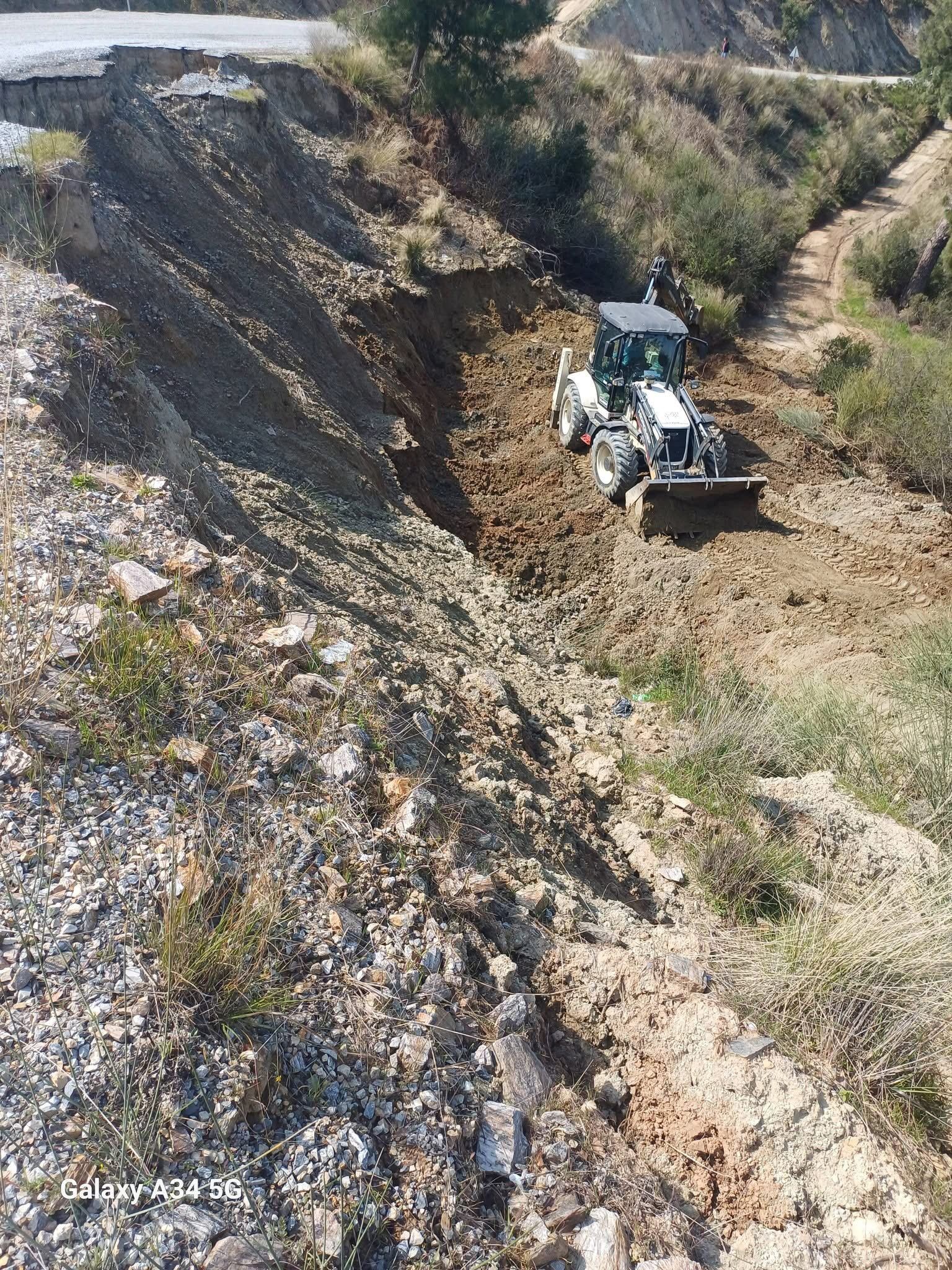 Başkan Çerçioğlu’nun Talimatıyla Ekipler Dağ Taş Demeden Çalışmalarını Sürdürüyor (5)