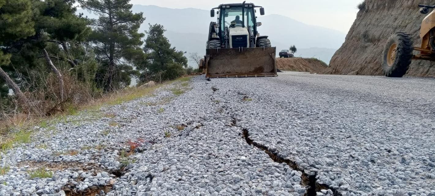 Başkan Çerçioğlu’nun Talimatıyla Ekipler Dağ Taş Demeden Çalışmalarını Sürdürüyor (6)