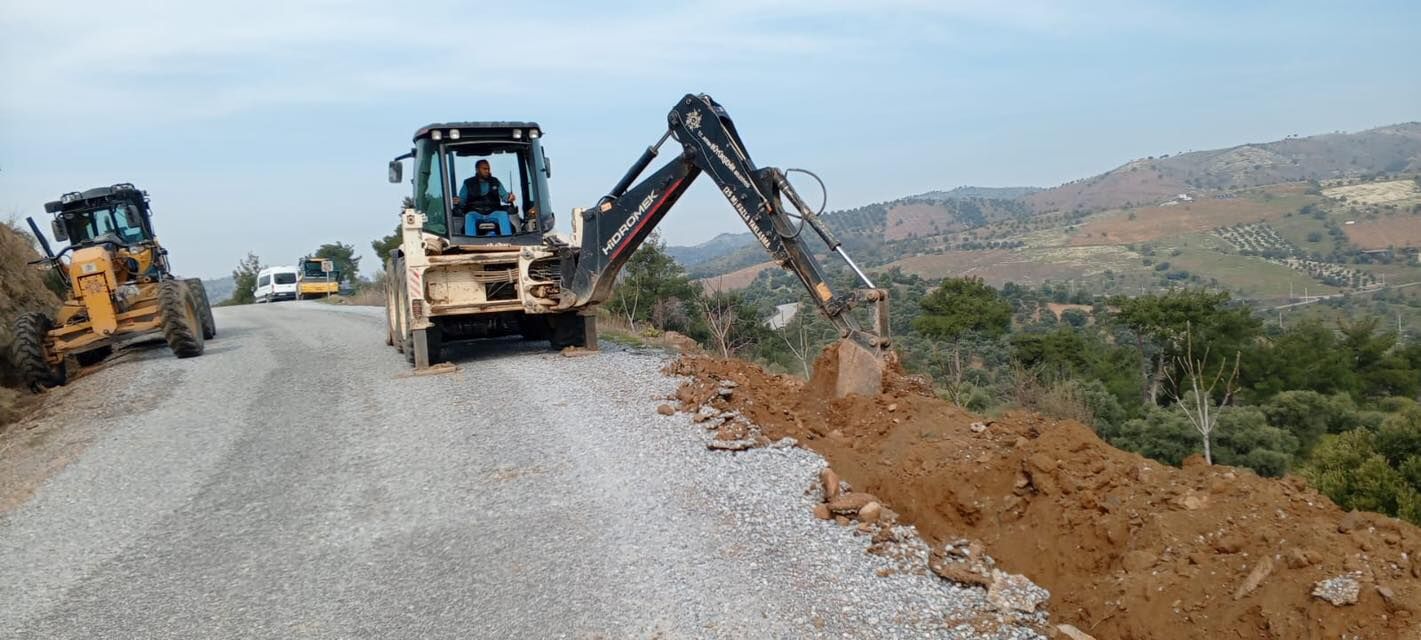 Başkan Çerçioğlu’nun Talimatıyla Ekipler Dağ Taş Demeden Çalışmalarını Sürdürüyor (7)