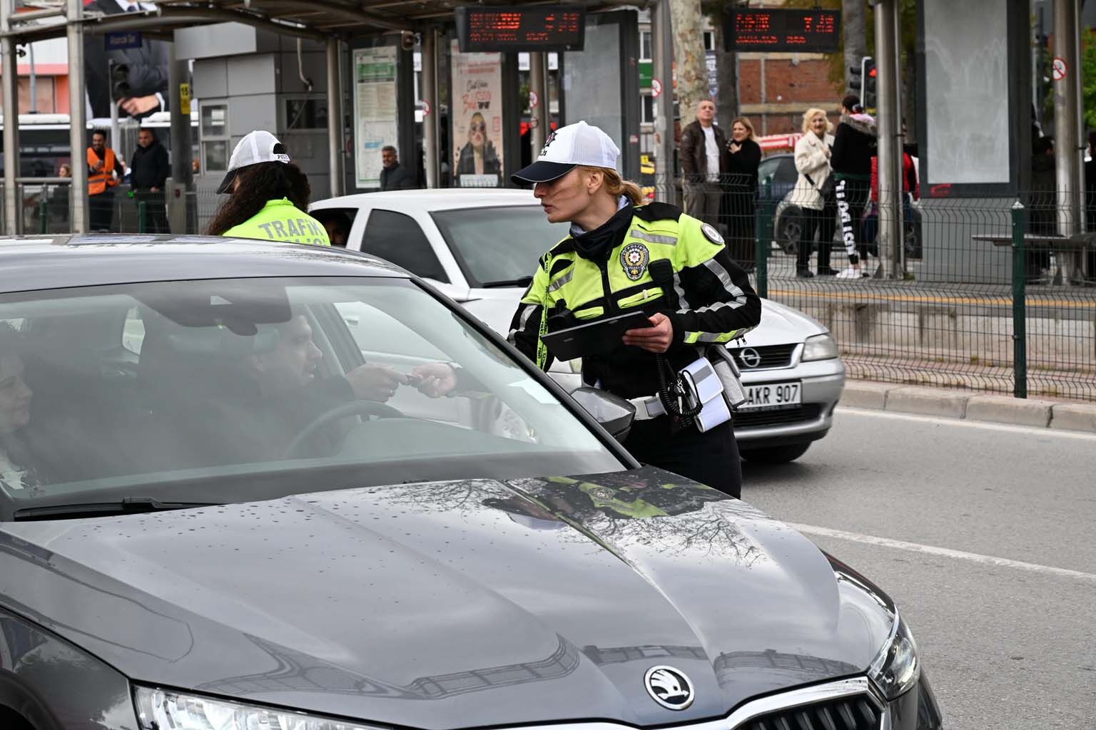Bayram Polislere Uğramadı, Trafik Denetimleri Tam Gaz Devam Etti (2)