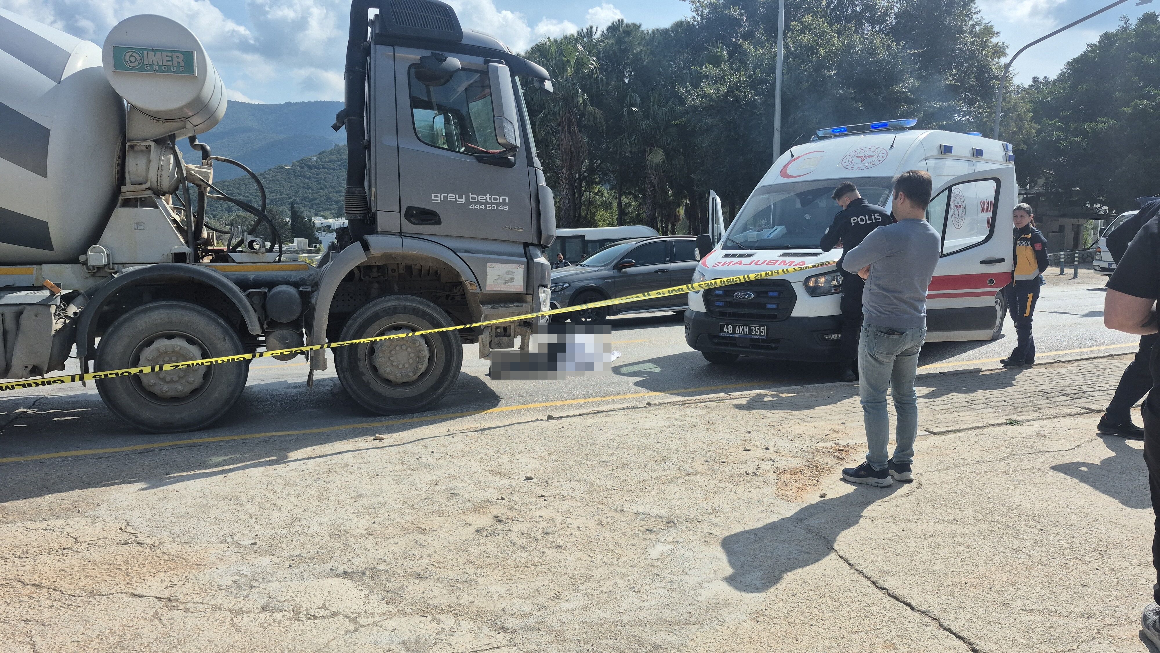 Beton Mikserinin Çarptığı Yaya Hayatını Kaybetti (3)