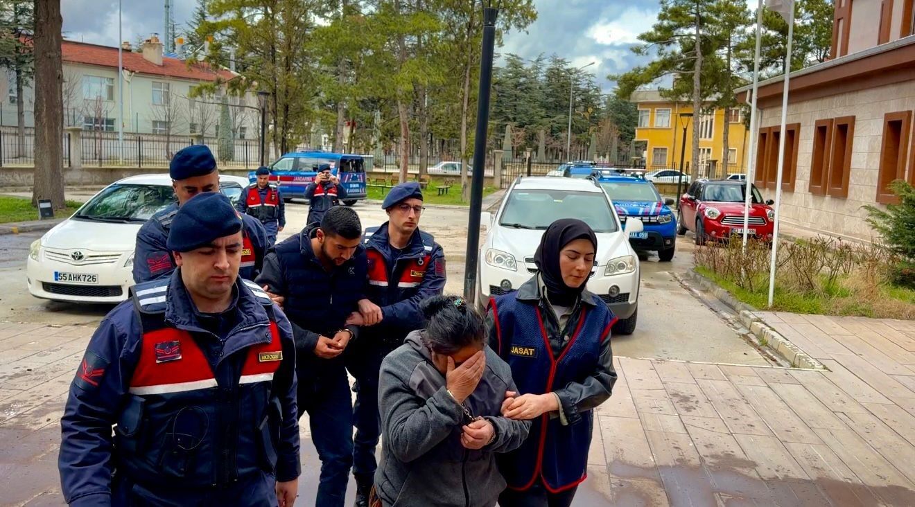 Bohçacı Kılığındaki Kadınlar Basıldı (1)