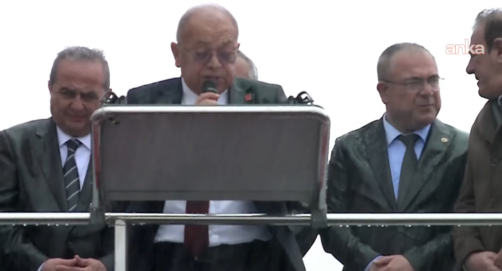 Bülent Tezcan Özgür Özel’i Görünce ‘Kasketini’ Istedi (1)-1