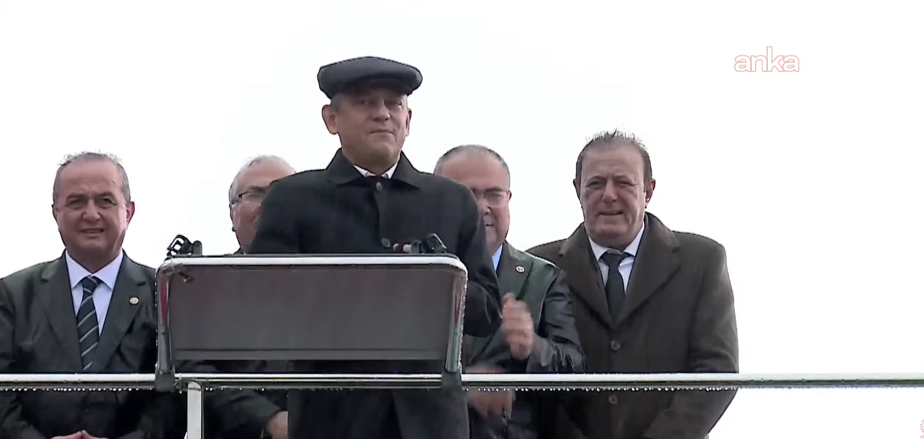 Bülent Tezcan Özgür Özel’i Görünce ‘Kasketini’ Istedi (2)-1