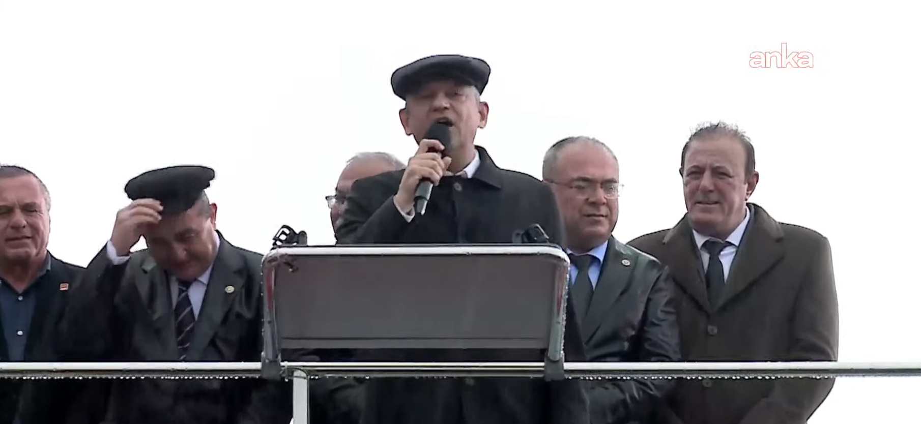 Bülent Tezcan Özgür Özel’i Görünce ‘Kasketini’ Istedi (3)