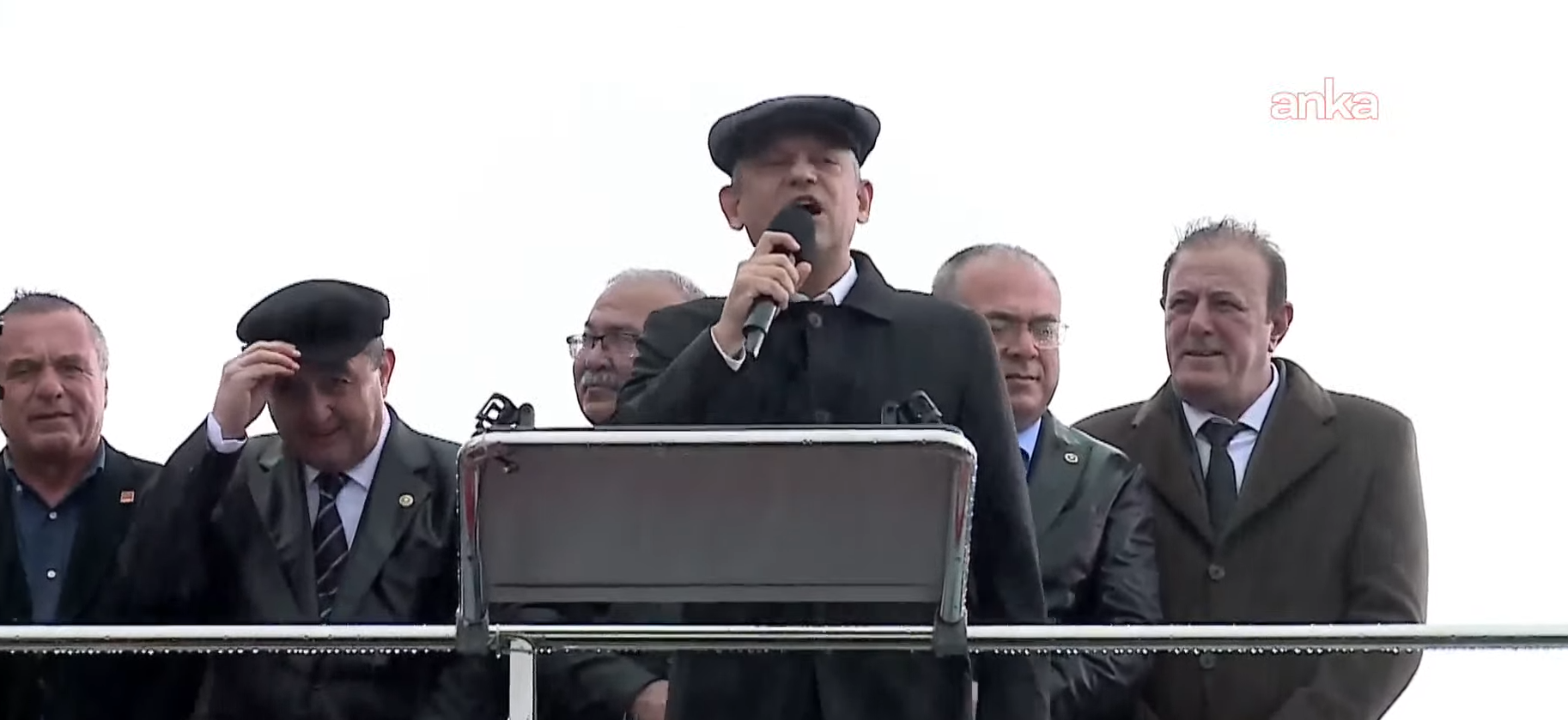 Bülent Tezcan Özgür Özel’i Görünce ‘Kasketini’ Istedi (4)