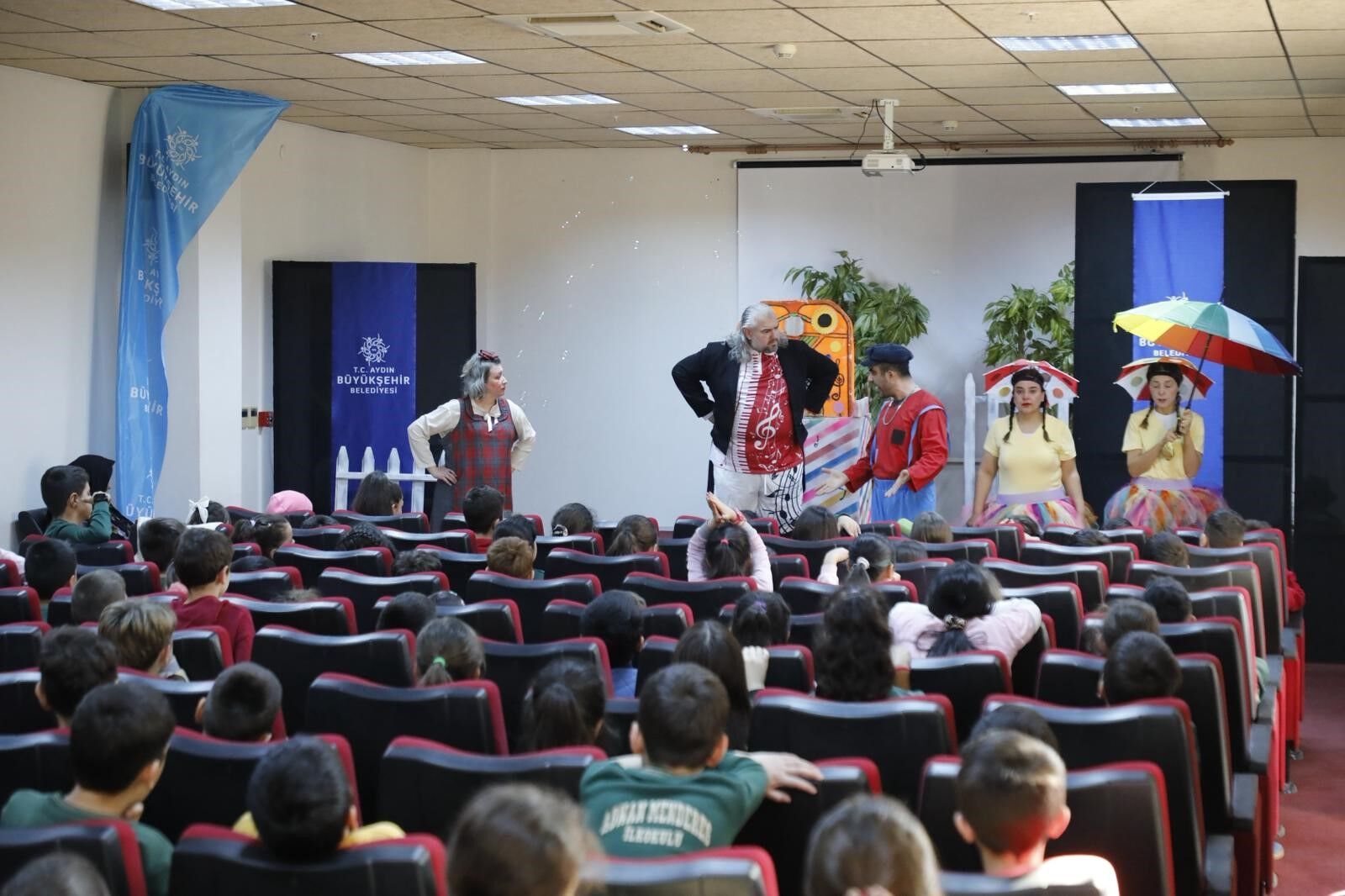 Büyükşehir, Köşklü Minikleri Tiyatroyla Buluşturdu (2)