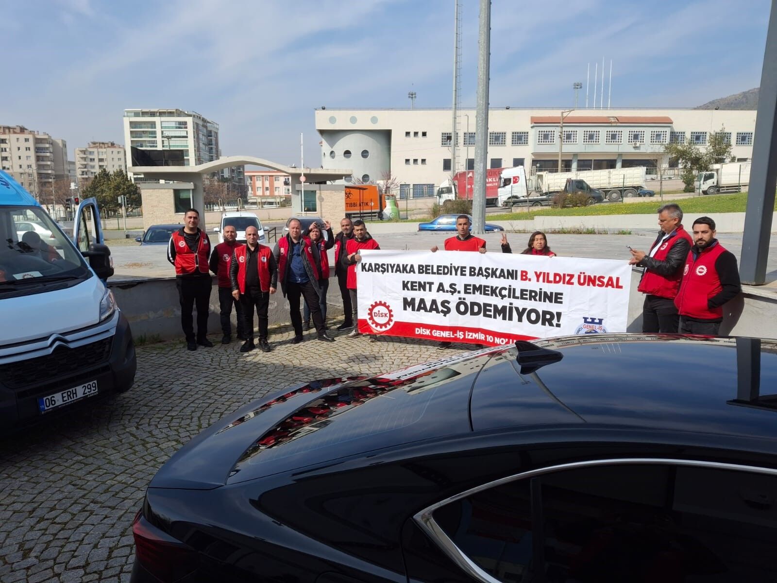 Chp’li Başkan 8 Aydır Maaş Vermediği Işçilerle Bayramlaşmaya Gitti, Apar Topar Terk Etti (2)