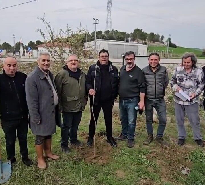 Chp'li Başkan Fidan Dikerken Galoş Giydi (2)