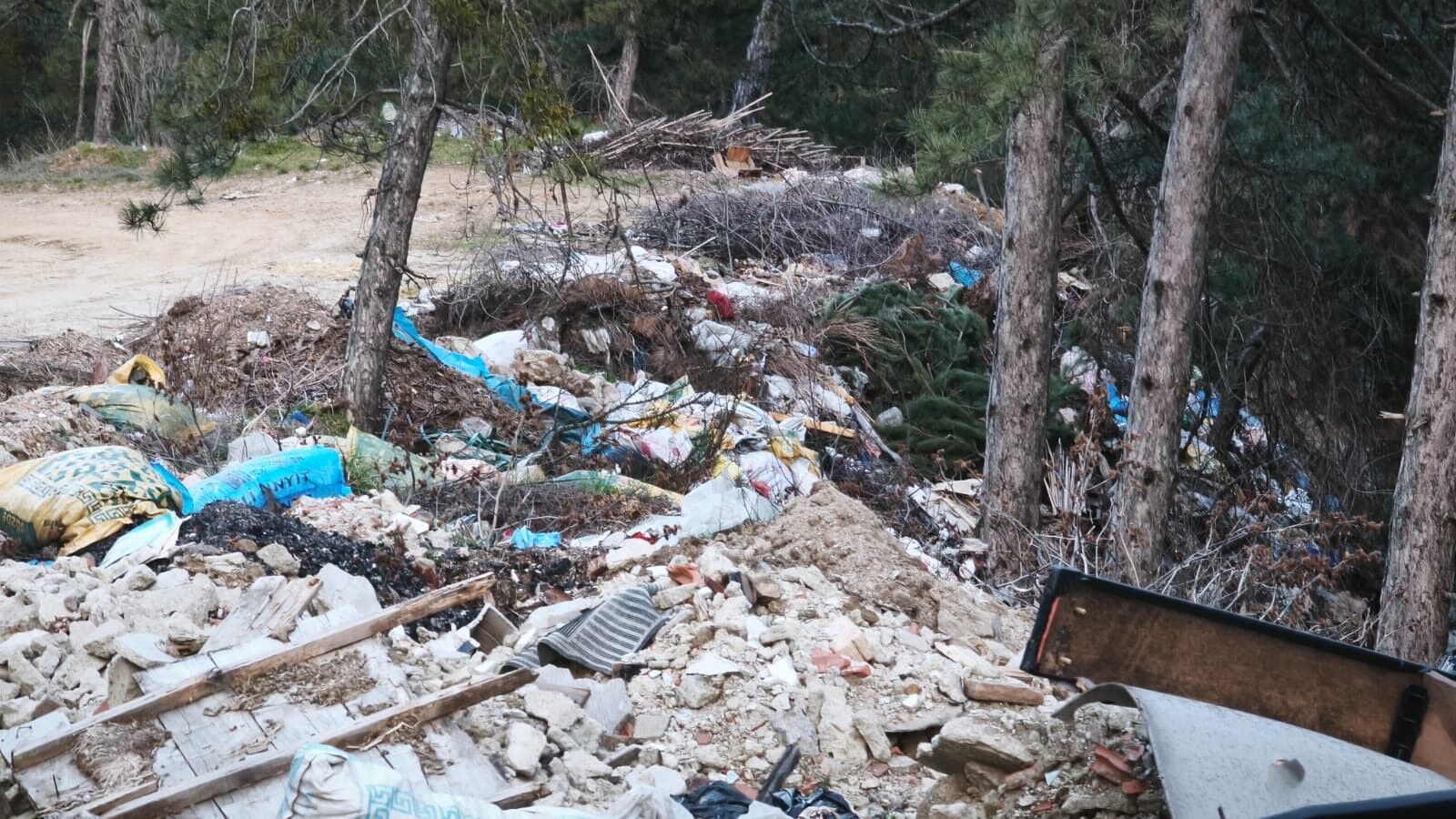 Doğanın Kalbine Çöp Doldurdular (2)