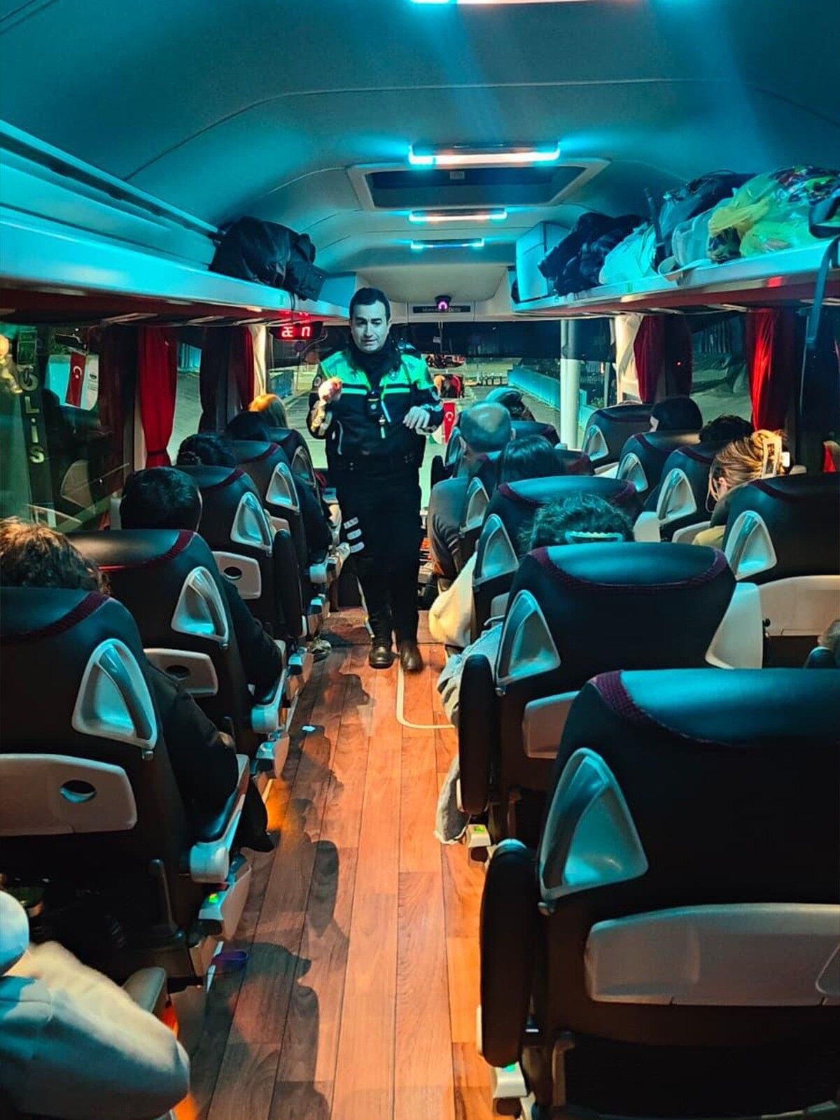 Ekipler Otobüs Terminalinde (4)