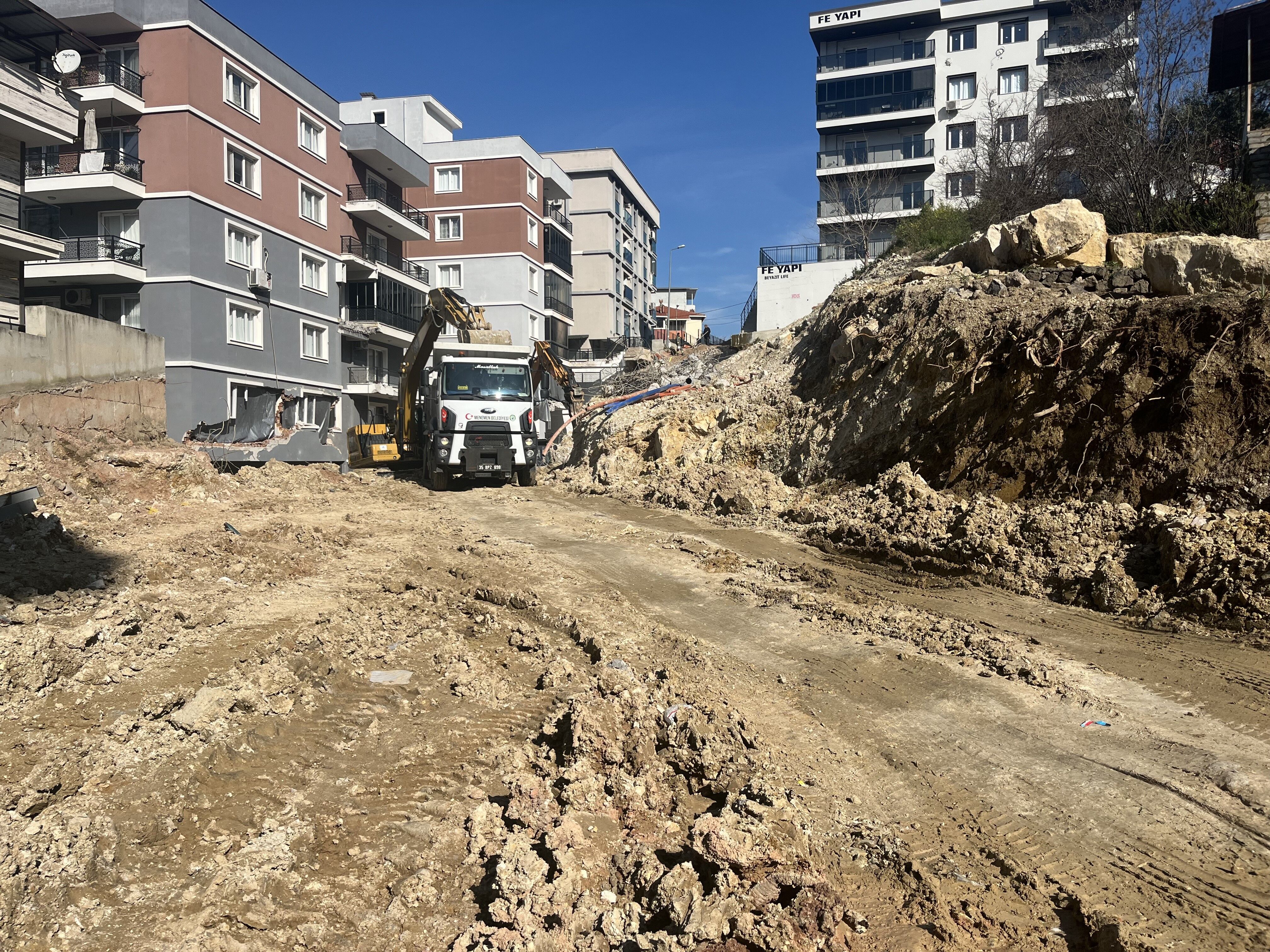 Enkaz Kaldırma Çalışmaları Sürüyor (4)