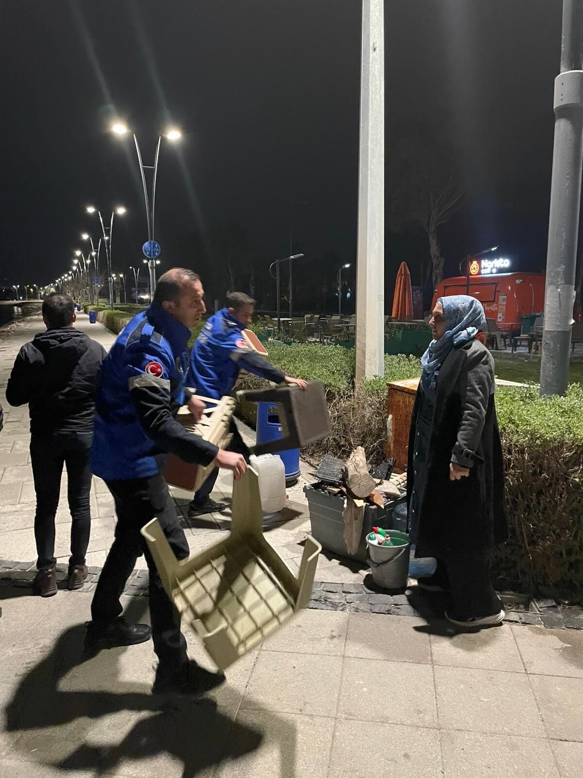 İki Bardak Çayı 300 Liraya Satan Satıcıların Malzemelerine El Konuldu (4)