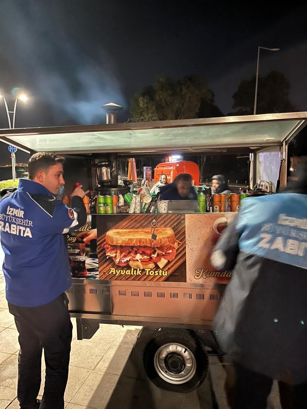 İki Bardak Çayı 300 Liraya Satan Satıcıların Malzemelerine El Konuldu (5)