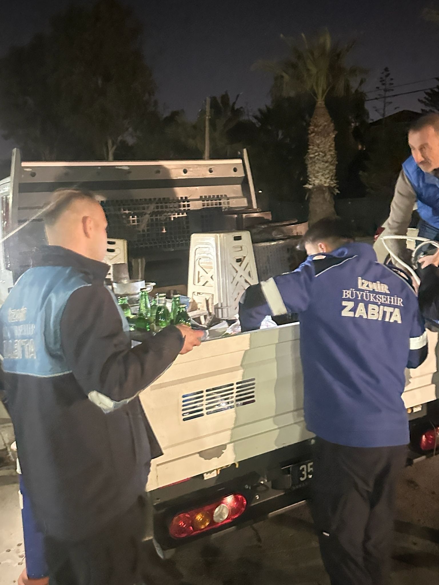 İki Bardak Çayı 300 Liraya Satan Satıcıların Malzemelerine El Konuldu (7)