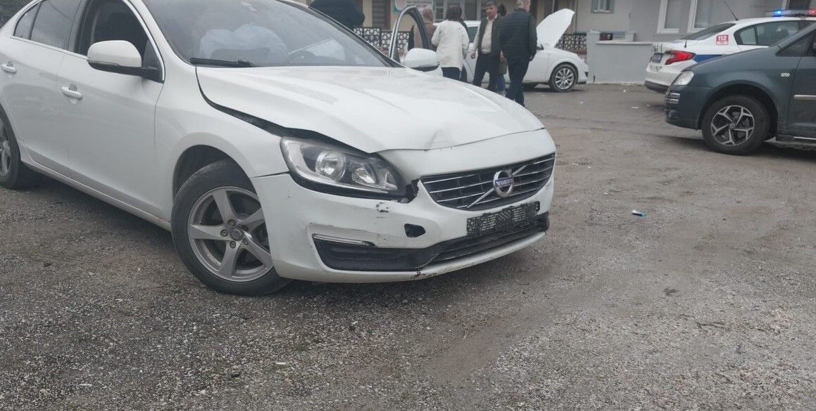 İki Otomobil Çarpıştı 1 Bebek 3 Kişi Yaralandı (2)