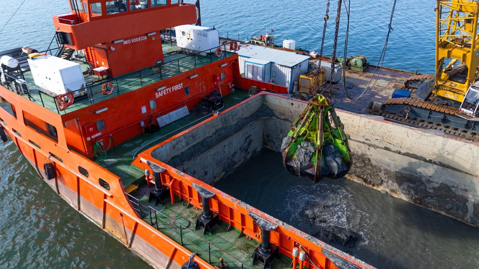 İzmir Körfezi’nden 1 Milyon Ton Çamur Çıkarıldı (3)