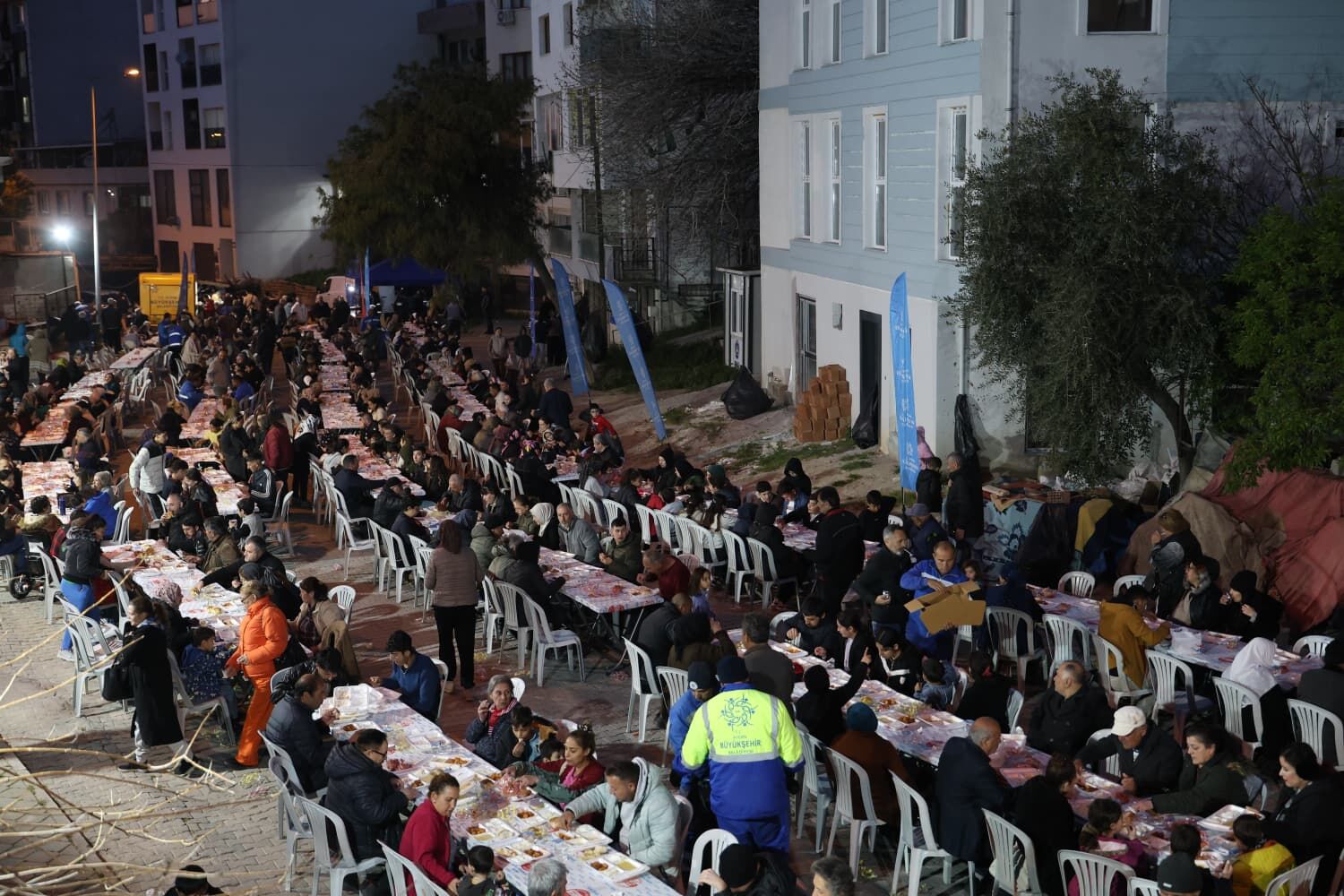 Kuşadalılar Aydın Büyükşehir Belediyesi’nin Iftarında Bir Araya Geldi (2)