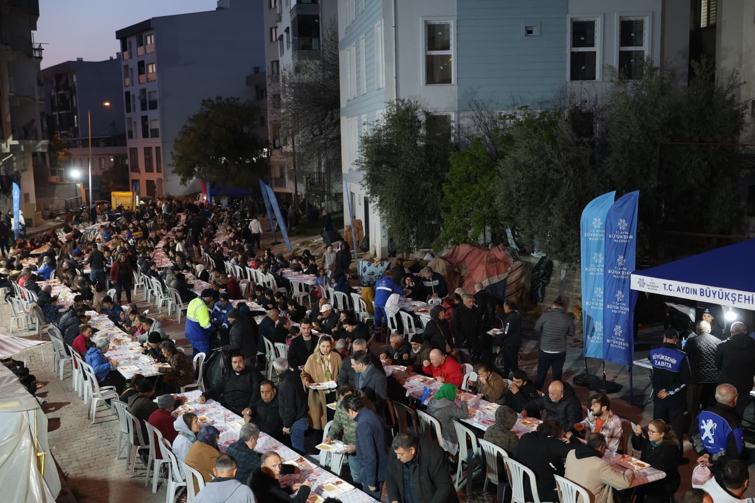Kuşadalılar Aydın Büyükşehir Belediyesi’nin Iftarında Bir Araya Geldi (3)
