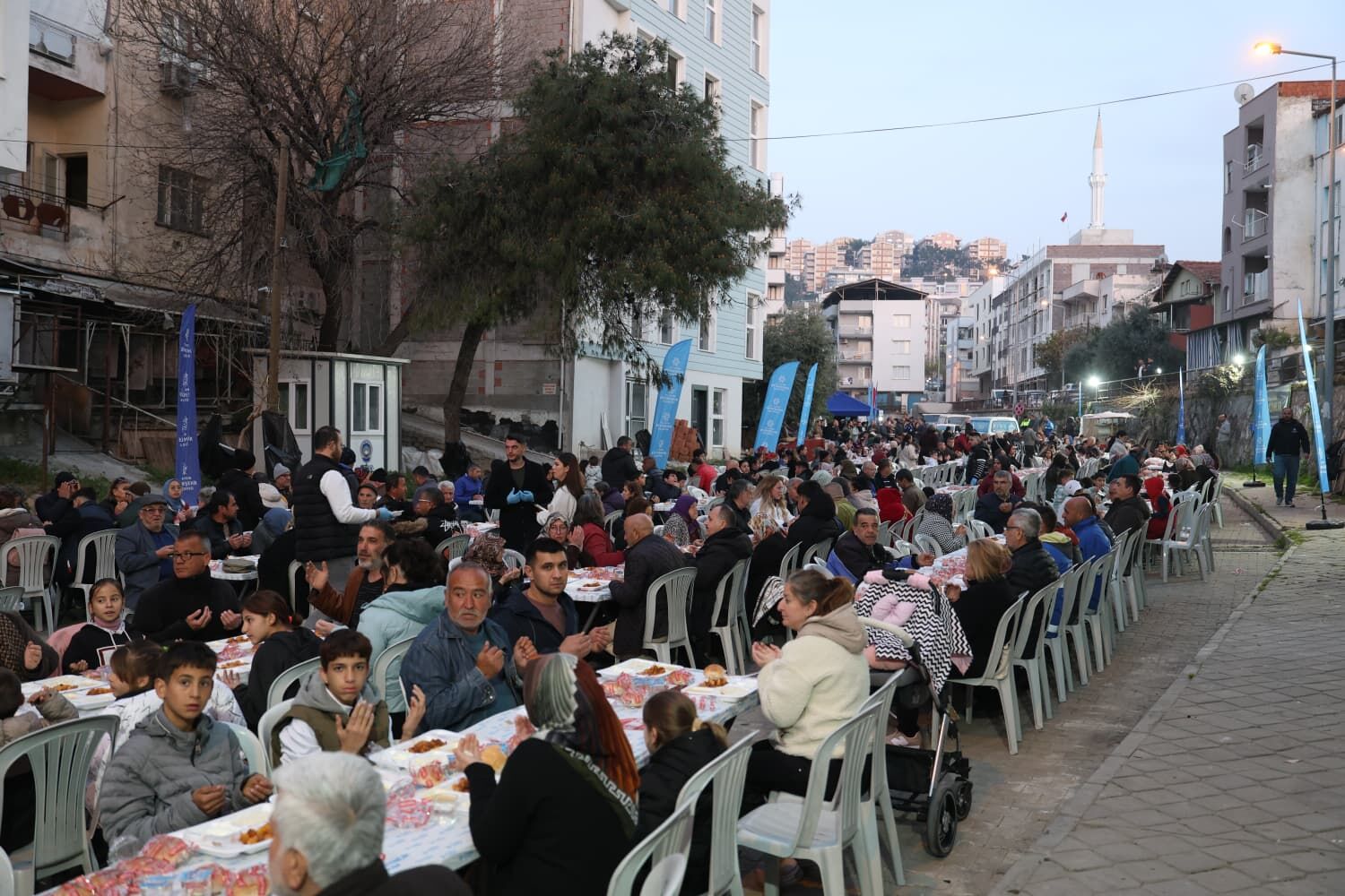 Kuşadalılar Aydın Büyükşehir Belediyesi’nin Iftarında Bir Araya Geldi (4)