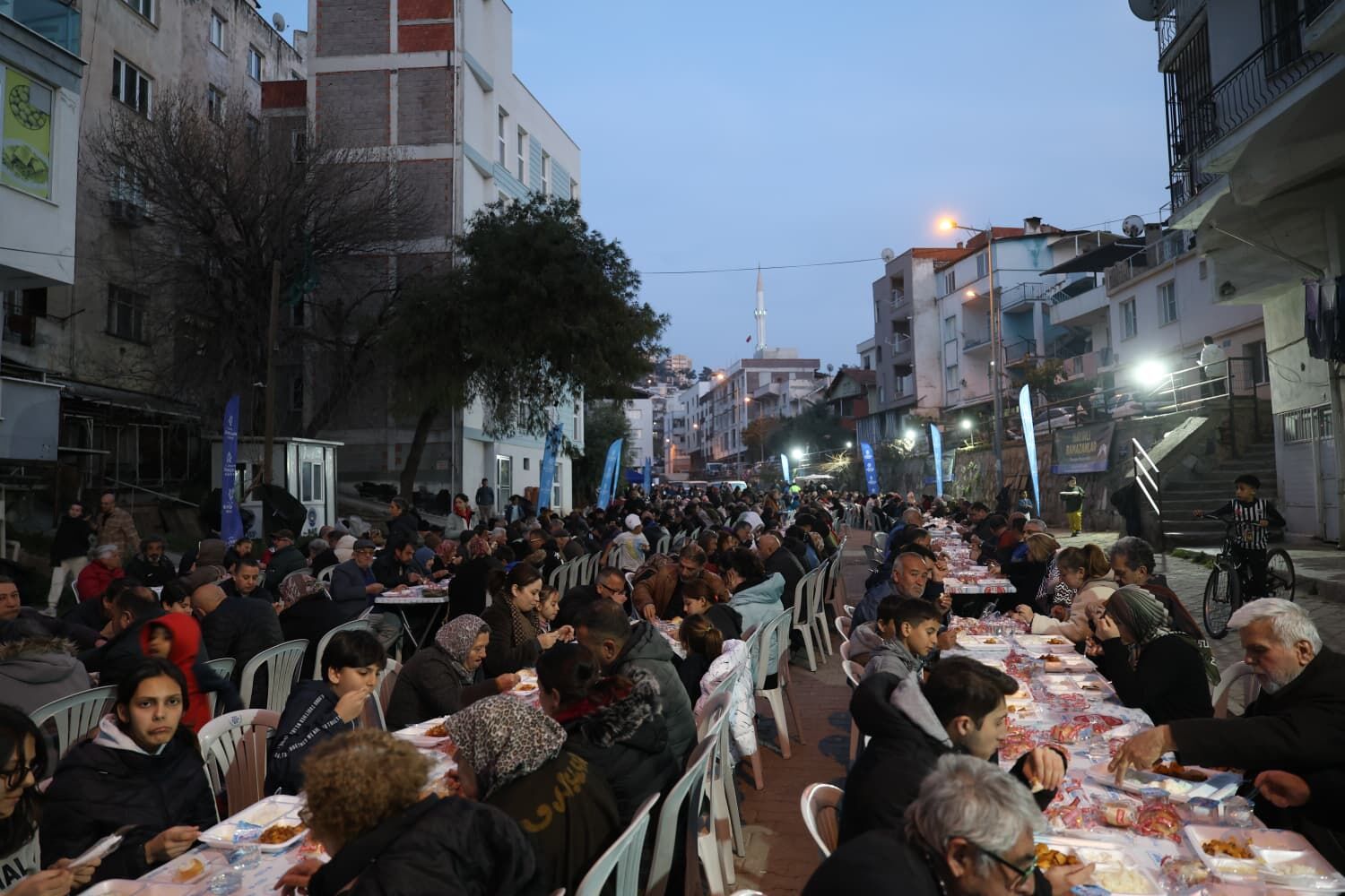 Kuşadalılar Aydın Büyükşehir Belediyesi’nin Iftarında Bir Araya Geldi (5)