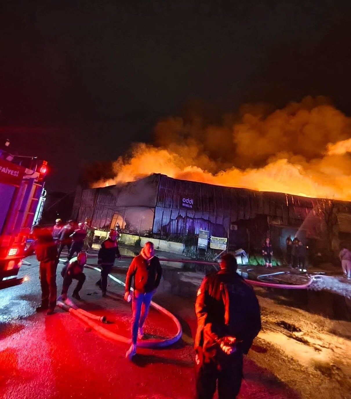 Mobilya Fabrikasında Yangın Çıktı (2)