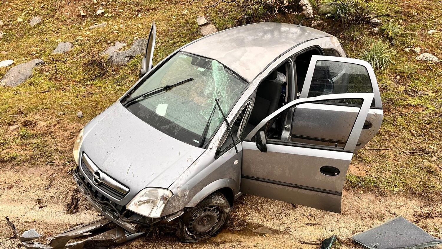 Otomobil Şarampole Uçtu (2)-2