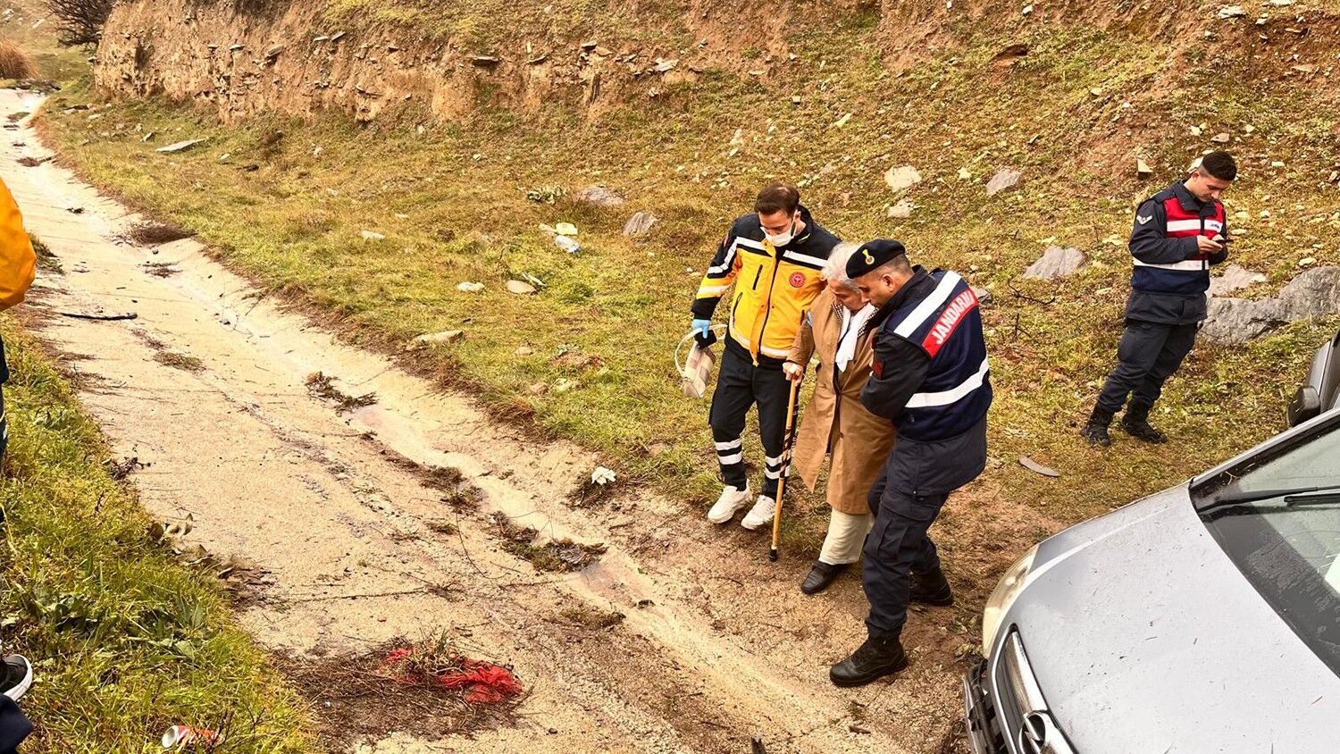 Otomobil Şarampole Uçtu (5)